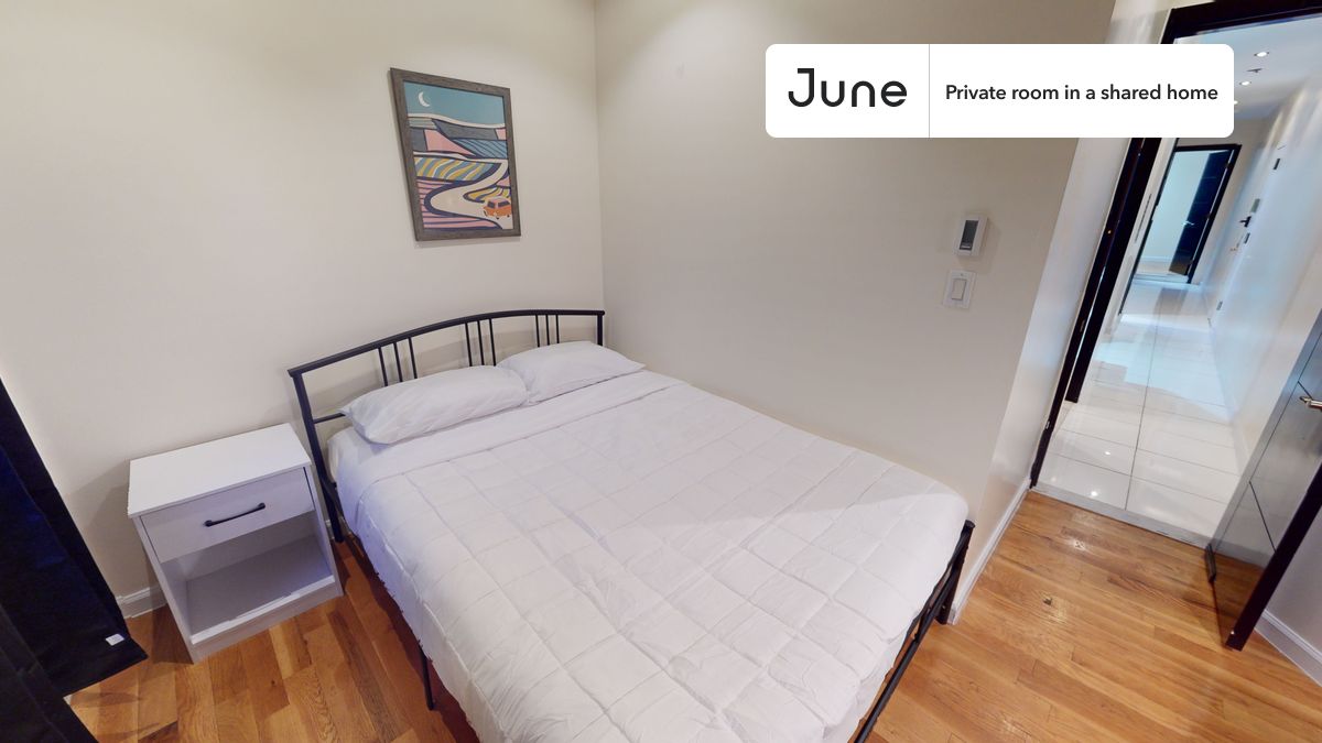 PLEASE NOTE: This is a private room in a shared apartment. You will have your own bedroom and shared common areas (kitchen, bathroom, etc.) with other residents.
Full bedroom in a 3 bedroom / 1 bathroom apartment!
Check out 3D tour now: https://jnhm.es/8fv
This Full room in Upper West Side is available on a 12 month lease or a flexible short term (31 to 364 days) lease. You pick your custom start and end date. Monthly rent rate is determined by furnishing preference, move-in date and move-out date. Speak to a June representative for recommendations on the best stay duration for the lowest rate, and learn more about this home on the June website: https://jnhm.es/6zf
Amenities of this home: Furnished Common Areas, Wi-Fi - Paid separately (High-Speed), Guarantors Allowed, Dining area, Laundry in home (free), Wall-Mounted TV, Hardwood Flooring, Oven, Refrigerator, Heating | Baseboard Gas heating, also, this unit is conveniently located, several local parks, restaurants and bars are just minutes away.
About June Homes: Welcome to the easiest rental experience of your life. Rent furnished or unfurnished apartments on a 12 month lease or a flexible short term (31 to 364 days). As a resident, you’ll have access to 24/7 support and monthly cleanings of the home’s shared spaces. Sign up now to apply online for your next home with June: https://jnhm.es/sign-roomi
Brokers welcome! Contact us for more details.
Interested? Use this listing ID when speaking to June team: #1797 A