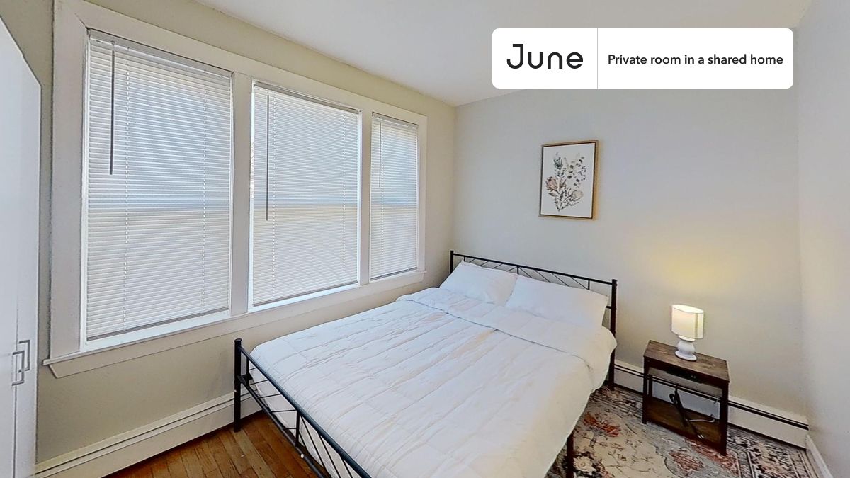 

PLEASE NOTE: This is a private room in a shared apartment. You will have your own bedroom and shared common areas (kitchen, bathroom, etc.) with other residents.

Full bedroom in a 4 bedroom / 2 bathroom apartment!

Check out 3D tour now:  https://jnhm.es/8fM

This  Full room in East Cambridge  is available on a 12 month lease or a flexible short term (31 to 364 days) lease. You pick your custom start and end date. Monthly rent rate is determined by furnishing preference, move-in date and move-out date. Speak to a June representative for recommendations on the best stay duration for the lowest rate, and learn more about this home on the June website:  https://jnhm.es/6A9

Amenities of this home:   Wi-Fi - Paid separately (High-Speed),    Guarantors Allowed,       Laundry in home (free),    Furnished Common Areas,    Dishwasher,    Shared Home Office,    Hardwood Flooring,    Microwave,    Oven,    Refrigerator,    Heating | Baseboard Gas heating,   also, this unit is conveniently located, several local parks, restaurants and bars are just minutes away.

About June Homes: Welcome to the easiest rental experience of your life. Rent furnished or unfurnished apartments on a 12 month lease or a flexible short term (31 to 364 days). As a resident, you’ll have access to 24/7 support and monthly cleanings of the home’s shared spaces. Sign up now to apply online for your next home with June: https://jnhm.es/sign-roomi

Brokers welcome! Contact us for more details.

Interested? Kindly note that the minimum stay duration would be 31 days. 

Use this listing ID when speaking to June team:  #1810 B