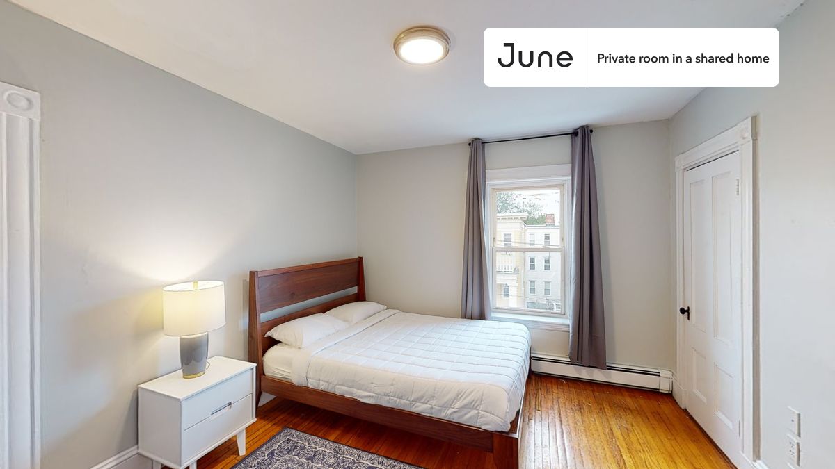 PLEASE NOTE: This is a private room in a shared apartment. You will have your own bedroom and shared common areas (kitchen, bathroom, etc.) with other residents.
Queen bedroom in a 4 bedroom / 2 bathroom apartment!
Check out 3D tour now: https://jnhm.es/89x
This Queen room in Allston is available on a 12 month lease or a flexible short term (31 to 364 days) lease. You pick your custom start and end date. Monthly rent rate is determined by furnishing preference, move-in date and move-out date. Speak to a June representative for recommendations on the best stay duration for the lowest rate, and learn more about this home on the June website: https://jnhm.es/6fz
Amenities of this home: Dishwasher, Furnished Common Areas, Wi-Fi - Paid separately (High-Speed), Guarantors Allowed, 32-inch Flat-Screen TV, Dining area, Street parking - City permit required, Laundry - Paid separately (in building), Living area, Hardwood Flooring, Microwave, Oven, Refrigerator, also, this unit is conveniently located, several local parks, restaurants and bars are just minutes away.
About June Homes: Welcome to the easiest rental experience of your life. Rent furnished or unfurnished apartments on a 12 month lease or a flexible short term (31 to 364 days). As a resident, you’ll have access to 24/7 support and monthly cleanings of the home’s shared spaces. Sign up now to apply online for your next home with June: https://jnhm.es/sign-roomi
Brokers welcome! Contact us for more details.
Interested? Kindly note that the minimum stay duration would be 31 days.
Use this listing ID when speaking to June team: #1390 C