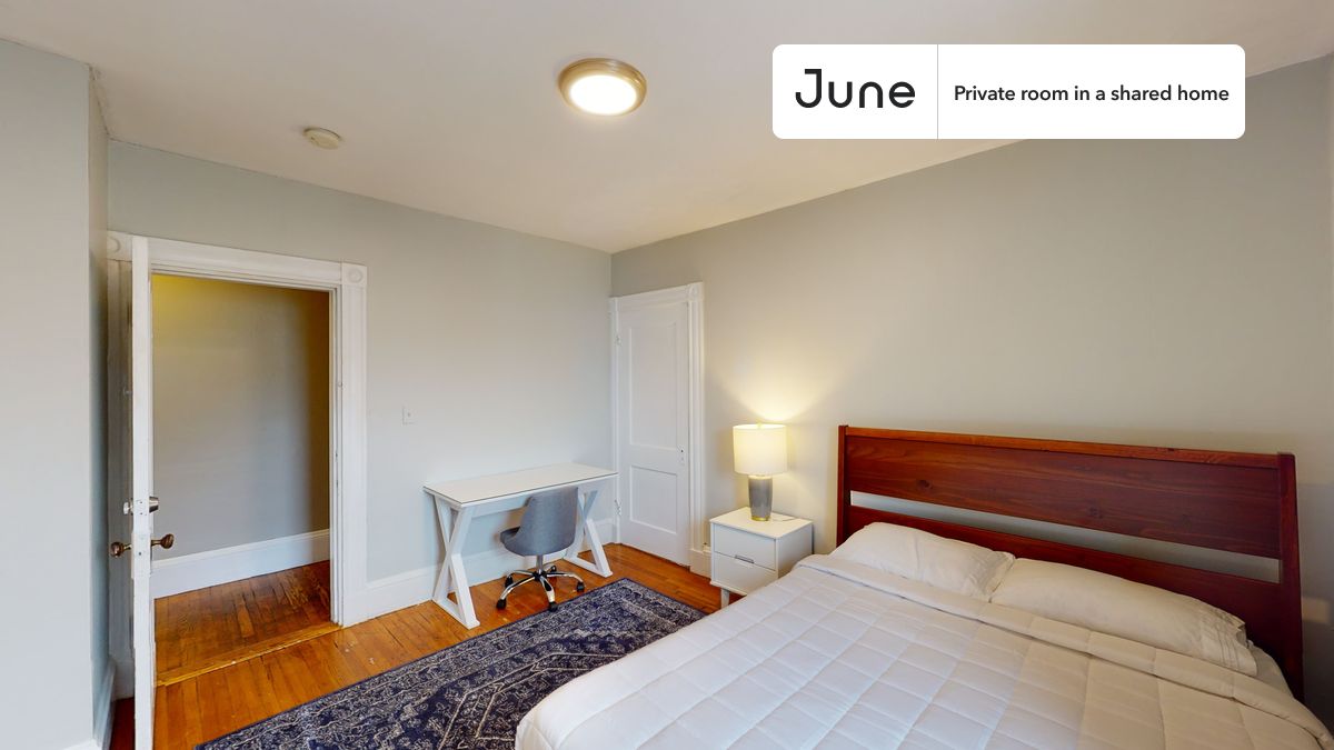 PLEASE NOTE: This is a private room in a shared apartment. You will have your own bedroom and shared common areas (kitchen, bathroom, etc.) with other residents.
Queen bedroom in a 4 bedroom / 2 bathroom apartment!
Check out 3D tour now: https://jnhm.es/89x
This Queen room in Allston is available on a 12 month lease or a flexible short term (31 to 364 days) lease. You pick your custom start and end date. Monthly rent rate is determined by furnishing preference, move-in date and move-out date. Speak to a June representative for recommendations on the best stay duration for the lowest rate, and learn more about this home on the June website: https://jnhm.es/6fz
Amenities of this home: Dishwasher, Furnished Common Areas, Wi-Fi - Paid separately (High-Speed), Guarantors Allowed, 32-inch Flat-Screen TV, Dining area, Street parking - City permit required, Laundry - Paid separately (in building), Living area, Hardwood Flooring, Microwave, Oven, Refrigerator, also, this unit is conveniently located, several local parks, restaurants and bars are just minutes away.
About June Homes: Welcome to the easiest rental experience of your life. Rent furnished or unfurnished apartments on a 12 month lease or a flexible short term (31 to 364 days). As a resident, you’ll have access to 24/7 support and monthly cleanings of the home’s shared spaces. Sign up now to apply online for your next home with June: https://jnhm.es/sign-roomi
Brokers welcome! Contact us for more details.
Interested? Kindly note that the minimum stay duration would be 31 days.
Use this listing ID when speaking to June team: #1390 C