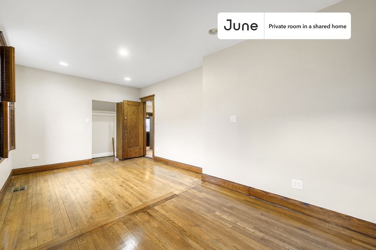 

PLEASE NOTE: This is a private room in a shared apartment. You will have your own bedroom and shared common areas (kitchen, bathroom, etc.) with other residents.

Queen bedroom in a 2 bedroom / 2 bathroom apartment!

Check out 3D tour now:  https://jnhm.es/8fZ

This  Queen room in Logan Square  is available on a 12 month lease or a flexible short term (31 to 364 days) lease. You pick your custom start and end date. Monthly rent rate is determined by furnishing preference, move-in date and move-out date. Speak to a June representative for recommendations on the best stay duration for the lowest rate, and learn more about this home on the June website:  https://jnhm.es/6AX

Amenities of this home:   Dishwasher,    Furnished Common Areas,    Wi-Fi - Paid separately (High-Speed),    Guarantors Allowed,       Dining area,    Couple-Friendly,       Laundry in building (free),    Enclosed backyard,    Hardwood Flooring,    Oven,    Refrigerator,    Air Conditioning | HVAC,   also, this unit is conveniently located, several local parks, restaurants and bars are just minutes away.

About June Homes: Welcome to the easiest rental experience of your life. Rent furnished or unfurnished apartments on a 12 month lease or a flexible short term (31 to 364 days). As a resident, you’ll have access to 24/7 support and monthly cleanings of the home’s shared spaces. Sign up now to apply online for your next home with June: https://jnhm.es/sign-roomi

Brokers welcome! Contact us for more details.

Interested? Kindly note that the minimum stay duration would be 32 days. 

Use this listing ID when speaking to June team:  #1823 A