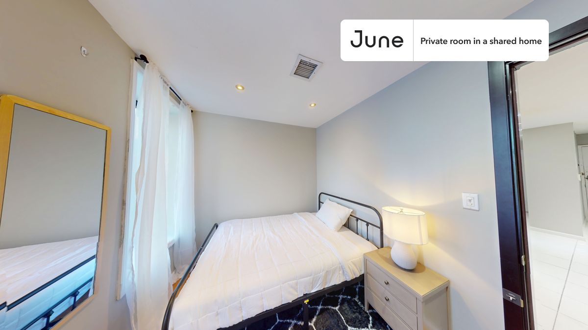 PLEASE NOTE: This is a private room in a shared apartment. You will have your own bedroom and shared common areas (kitchen, bathroom, etc.) with other residents.
Full bedroom in a 4 bedroom / 2 bathroom apartment!
Check out 3D tour now: https://jnhm.es/8g0
This Full room in Upper West Side is available on a 12 month lease or a flexible short term (31 to 364 days) lease. You pick your custom start and end date. Monthly rent rate is determined by furnishing preference, move-in date and move-out date. Speak to a June representative for recommendations on the best stay duration for the lowest rate, and learn more about this home on the June website: https://jnhm.es/6Ba
Amenities of this home: Dishwasher, Furnished Common Areas, Wi-Fi - Paid separately (High-Speed), Guarantors Allowed, Dining area, Laundry in home (free), Hardwood Flooring, Oven, Refrigerator, Air Conditioning | HVAC, also, this unit is conveniently located, several local parks, restaurants and bars are just minutes away.
About June Homes: Welcome to the easiest rental experience of your life. Rent furnished or unfurnished apartments on a 12 month lease or a flexible short term (31 to 364 days). As a resident, you’ll have access to 24/7 support and monthly cleanings of the home’s shared spaces. Sign up now to apply online for your next home with June: https://jnhm.es/sign-roomi
Brokers welcome! Contact us for more details.
Interested? Use this listing ID when speaking to June team: #1827 D