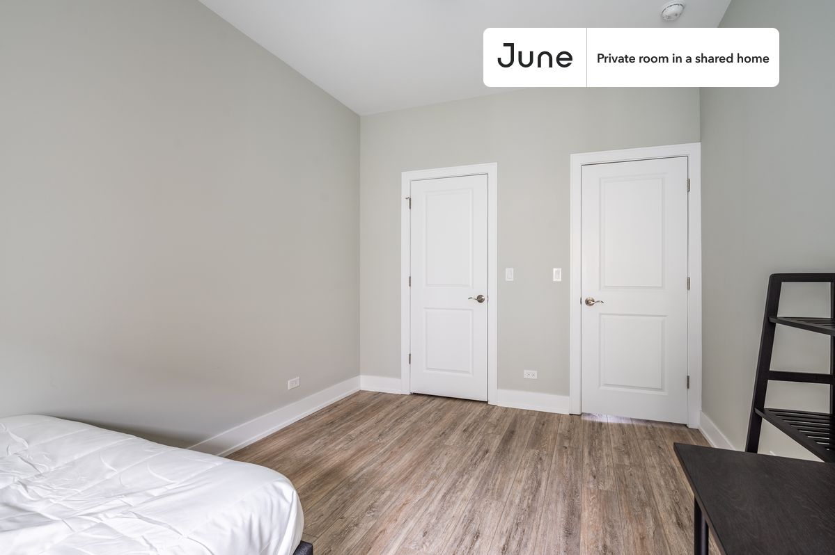 PLEASE NOTE: This is a private room in a shared apartment. You will have your own bedroom and shared common areas (kitchen, bathroom, etc.) with other residents.
Full bedroom in a 5 bedroom / 3 bathroom apartment!
Check out 3D tour now: https://jnhm.es/8ao
This Full room in University Village - Little Italy is available on a 12 month lease or a flexible short term (31 to 364 days) lease. You pick your custom start and end date. Monthly rent rate is determined by furnishing preference, move-in date and move-out date. Speak to a June representative for recommendations on the best stay duration for the lowest rate, and learn more about this home on the June website: https://jnhm.es/6kC
Amenities of this home: Dishwasher, Furnished Common Areas, Wi-Fi - Paid separately (High-Speed), Guarantors Allowed, Dining area, Street parking - City permit required, Laundry in home (free), Living area, Hardwood Flooring, Microwave, Oven, Refrigerator, also, this unit is conveniently located, several local parks, restaurants and bars are just minutes away.
About June Homes: Welcome to the easiest rental experience of your life. Rent furnished or unfurnished apartments on a 12 month lease or a flexible short term (31 to 364 days). As a resident, you’ll have access to 24/7 support and monthly cleanings of the home’s shared spaces. Sign up now to apply online for your next home with June: https://jnhm.es/sign-roomi
Brokers welcome! Contact us for more details.
Interested? Kindly note that the minimum stay duration would be 32 days.
Use this listing ID when speaking to June team: #1507 E