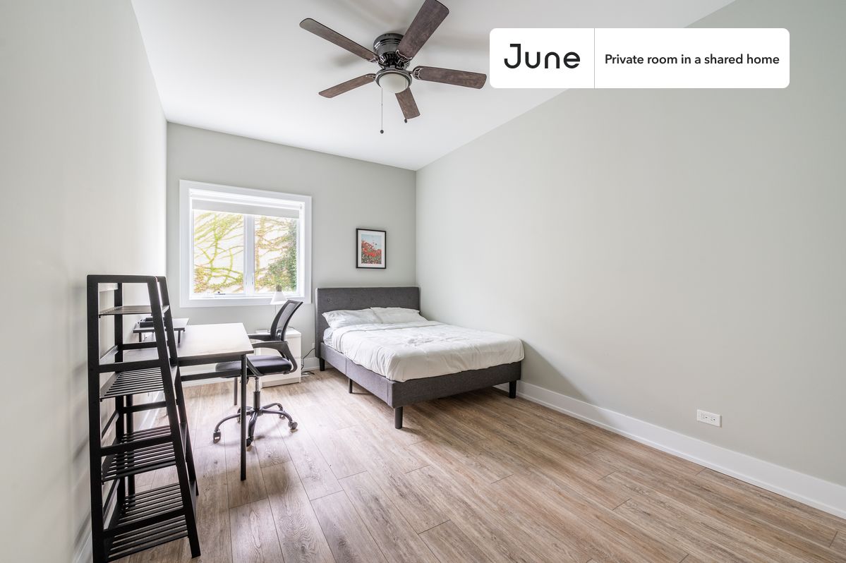 PLEASE NOTE: This is a private room in a shared apartment. You will have your own bedroom and shared common areas (kitchen, bathroom, etc.) with other residents.
Full bedroom in a 5 bedroom / 3 bathroom apartment!
Check out 3D tour now: https://jnhm.es/8ao
This Full room in University Village - Little Italy is available on a 12 month lease or a flexible short term (31 to 364 days) lease. You pick your custom start and end date. Monthly rent rate is determined by furnishing preference, move-in date and move-out date. Speak to a June representative for recommendations on the best stay duration for the lowest rate, and learn more about this home on the June website: https://jnhm.es/6kC
Amenities of this home: Dishwasher, Furnished Common Areas, Wi-Fi - Paid separately (High-Speed), Guarantors Allowed, Dining area, Street parking - City permit required, Laundry in home (free), Living area, Hardwood Flooring, Microwave, Oven, Refrigerator, also, this unit is conveniently located, several local parks, restaurants and bars are just minutes away.
About June Homes: Welcome to the easiest rental experience of your life. Rent furnished or unfurnished apartments on a 12 month lease or a flexible short term (31 to 364 days). As a resident, you’ll have access to 24/7 support and monthly cleanings of the home’s shared spaces. Sign up now to apply online for your next home with June: https://jnhm.es/sign-roomi
Brokers welcome! Contact us for more details.
Interested? Kindly note that the minimum stay duration would be 32 days.
Use this listing ID when speaking to June team: #1507 E