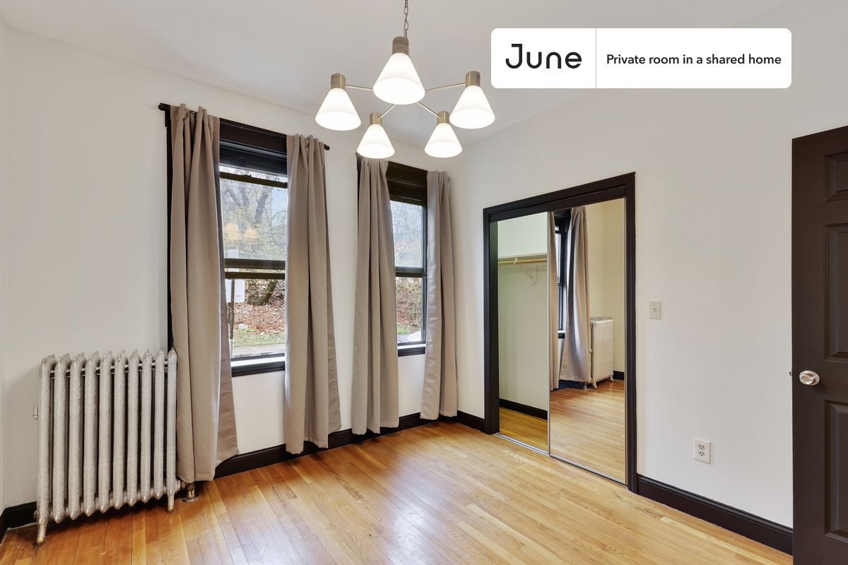 

PLEASE NOTE: This is a private room in a shared apartment. You will have your own bedroom and shared common areas (kitchen, bathroom, etc.) with other residents.

Full bedroom in a 4 bedroom / 2.5 bathroom apartment!

Check out 3D tour now:  https://jnhm.es/QZ

This  Full room in Brighton  is available on a 12 month lease or a flexible short term (31 to 364 days) lease. You pick your custom start and end date. Monthly rent rate is determined by furnishing preference, move-in date and move-out date. Speak to a June representative for recommendations on the best stay duration for the lowest rate, and learn more about this home on the June website:  https://jnhm.es/5tv

Amenities of this home:   Dishwasher,    Furnished Common Areas,    Wi-Fi - Paid separately (High-Speed),    Guarantors Allowed,       32-inch Flat-Screen TV,       Street parking - City permit required,    Back porch,    Living area,    Hardwood Flooring,    Microwave,    Oven,    Refrigerator,   also, this unit is conveniently located, several local parks, restaurants and bars are just minutes away.

About June Homes: Welcome to the easiest rental experience of your life. Rent furnished or unfurnished apartments on a 12 month lease or a flexible short term (31 to 364 days). As a resident, you’ll have access to 24/7 support and monthly cleanings of the home’s shared spaces. Sign up now to apply online for your next home with June: https://jnhm.es/sign-roomi

Brokers welcome! Contact us for more details.

Interested? Kindly note that the minimum stay duration would be 31 days. 

Use this listing ID when speaking to June team:  #387 A