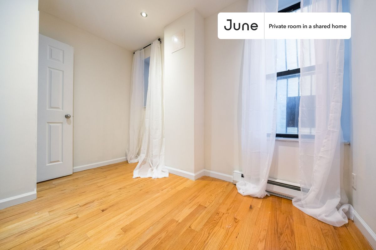 PLEASE NOTE: This is a private room in a shared apartment. You will have your own bedroom and shared common areas (kitchen, bathroom, etc.) with other residents.
Twin bedroom in a 4 bedroom / 2 bathroom apartment!
Check out 3D tour now: https://jnhm.es/8g5
This Twin room in Central Harlem is available on a 12 month lease or a flexible short term (31 to 364 days) lease. You pick your custom start and end date. Monthly rent rate is determined by furnishing preference, move-in date and move-out date. Speak to a June representative for recommendations on the best stay duration for the lowest rate, and learn more about this home on the June website: https://jnhm.es/6Br
Amenities of this home: Dishwasher, Furnished Common Areas, Wi-Fi - Paid separately (High-Speed), Elevator, Guarantors Allowed, Dining area, Laundry in home (free), Hardwood Flooring, Oven, Refrigerator, Heating | Baseboard Gas heating, also, this unit is conveniently located, several local parks, restaurants and bars are just minutes away.
About June Homes: Welcome to the easiest rental experience of your life. Rent furnished or unfurnished apartments on a 12 month lease or a flexible short term (31 to 364 days). As a resident, you’ll have access to 24/7 support and monthly cleanings of the home’s shared spaces. Sign up now to apply online for your next home with June: https://jnhm.es/sign-roomi
Brokers welcome! Contact us for more details.
Interested? Use this listing ID when speaking to June team: #1830 D