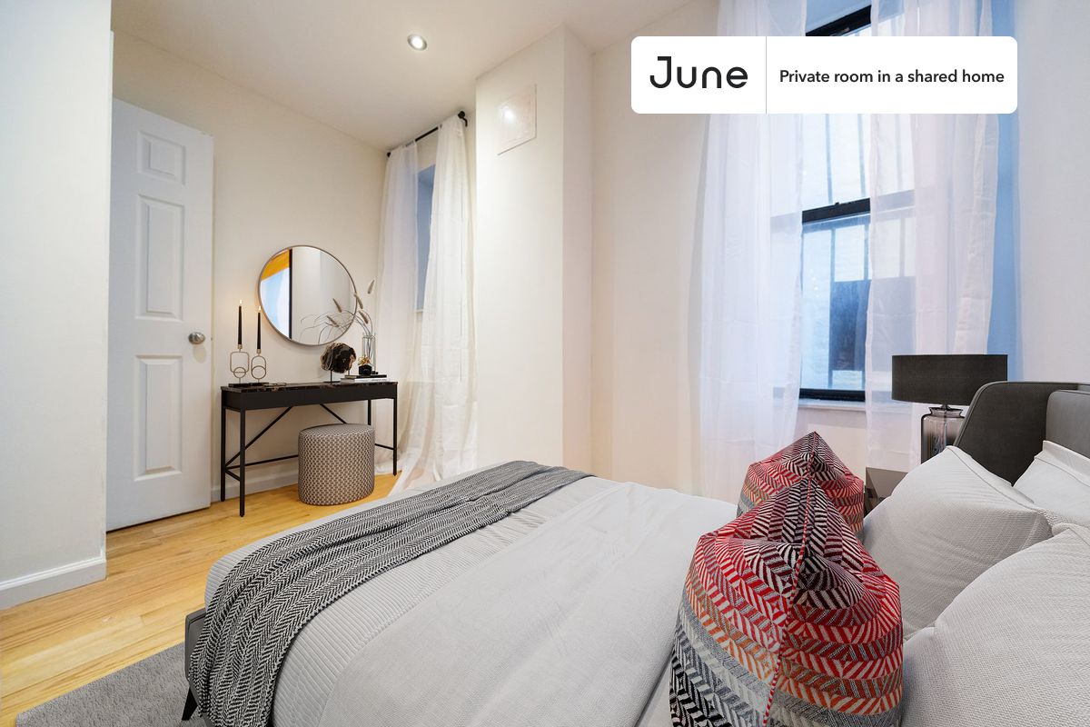 PLEASE NOTE: This is a private room in a shared apartment. You will have your own bedroom and shared common areas (kitchen, bathroom, etc.) with other residents.
Twin bedroom in a 4 bedroom / 2 bathroom apartment!
Check out 3D tour now: https://jnhm.es/8g5
This Twin room in Central Harlem is available on a 12 month lease or a flexible short term (31 to 364 days) lease. You pick your custom start and end date. Monthly rent rate is determined by furnishing preference, move-in date and move-out date. Speak to a June representative for recommendations on the best stay duration for the lowest rate, and learn more about this home on the June website: https://jnhm.es/6Br
Amenities of this home: Dishwasher, Furnished Common Areas, Wi-Fi - Paid separately (High-Speed), Elevator, Guarantors Allowed, Dining area, Laundry in home (free), Hardwood Flooring, Oven, Refrigerator, Heating | Baseboard Gas heating, also, this unit is conveniently located, several local parks, restaurants and bars are just minutes away.
About June Homes: Welcome to the easiest rental experience of your life. Rent furnished or unfurnished apartments on a 12 month lease or a flexible short term (31 to 364 days). As a resident, you’ll have access to 24/7 support and monthly cleanings of the home’s shared spaces. Sign up now to apply online for your next home with June: https://jnhm.es/sign-roomi
Brokers welcome! Contact us for more details.
Interested? Use this listing ID when speaking to June team: #1830 D