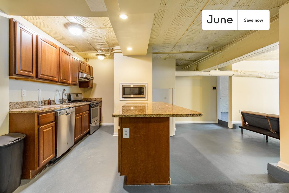 

4 bedroom in Dupont Circle on flexible lease terms.

Check out 3D tour now:  https://jnhm.es/8aG

This 4 bedrooms, 2 bath apartment on the Dupont Circle  is available on a 12 month lease or a flexible short term (31 to 364 days) lease. You pick your custom start and end date. Monthly rent rate is determined by furnishing preference, move-in date and move-out date. Speak to a June representative for recommendations on the best stay duration for the lowest rate, and learn more about this home on the June website:

Amenities of this home:   Dishwasher,    Furnished Common Areas,    Wi-Fi - Paid separately (High-Speed),    Guarantors Allowed,       32-inch Flat-Screen TV,    Street parking - City permit required,    Living area,    Hardwood Flooring,    Microwave,    Refrigerator,    Air Conditioning | HVAC,      also, this unit is conveniently located, several local parks, restaurants and bars are just minutes away.

About June Homes: Welcome to the easiest rental experience of your life. Rent furnished or unfurnished apartments on a 12 month lease or a flexible short term (31 to 364 days). As a resident, you’ll have access to 24/7 support and monthly cleanings of the home’s shared spaces. Sign up now to apply online for your next home with June: https://jnhm.es/sign-roomi

Brokers welcome! Contact us for more details.

Use this listing ID when speaking to June team: #1559
