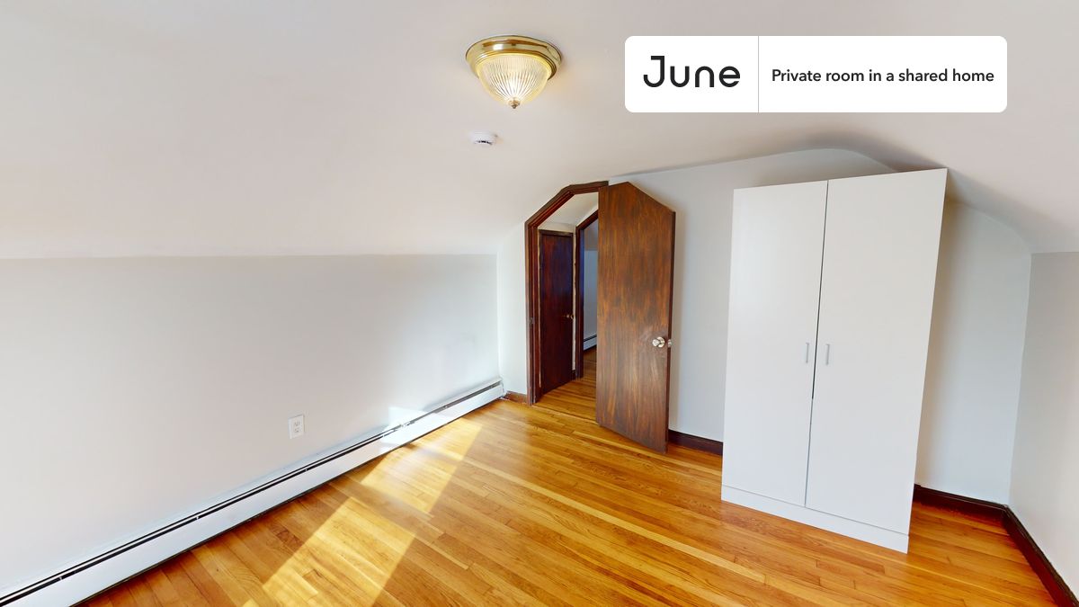 

PLEASE NOTE: This is a private room in a shared apartment. You will have your own bedroom and shared common areas (kitchen, bathroom, etc.) with other residents.

Queen bedroom in a 4 bedroom / 2 bathroom apartment!

Check out 3D tour now:  https://jnhm.es/8fM

This  Queen room in East Cambridge  is available on a 12 month lease or a flexible short term (31 to 364 days) lease. You pick your custom start and end date. Monthly rent rate is determined by furnishing preference, move-in date and move-out date. Speak to a June representative for recommendations on the best stay duration for the lowest rate, and learn more about this home on the June website:  https://jnhm.es/6A8

Amenities of this home:   Dishwasher,    Furnished Common Areas,    Wi-Fi - Paid separately (High-Speed),    Guarantors Allowed,       Laundry in home (free),    Shared Home Office,    Hardwood Flooring,    Microwave,    Oven,    Refrigerator,    Heating | Baseboard Gas heating,   also, this unit is conveniently located, several local parks, restaurants and bars are just minutes away.

About June Homes: Welcome to the easiest rental experience of your life. Rent furnished or unfurnished apartments on a 12 month lease or a flexible short term (31 to 364 days). As a resident, you’ll have access to 24/7 support and monthly cleanings of the home’s shared spaces. Sign up now to apply online for your next home with June: https://jnhm.es/sign-roomi

Brokers welcome! Contact us for more details.

Interested? Kindly note that the minimum stay duration would be 31 days. 

Use this listing ID when speaking to June team:  #1810 C