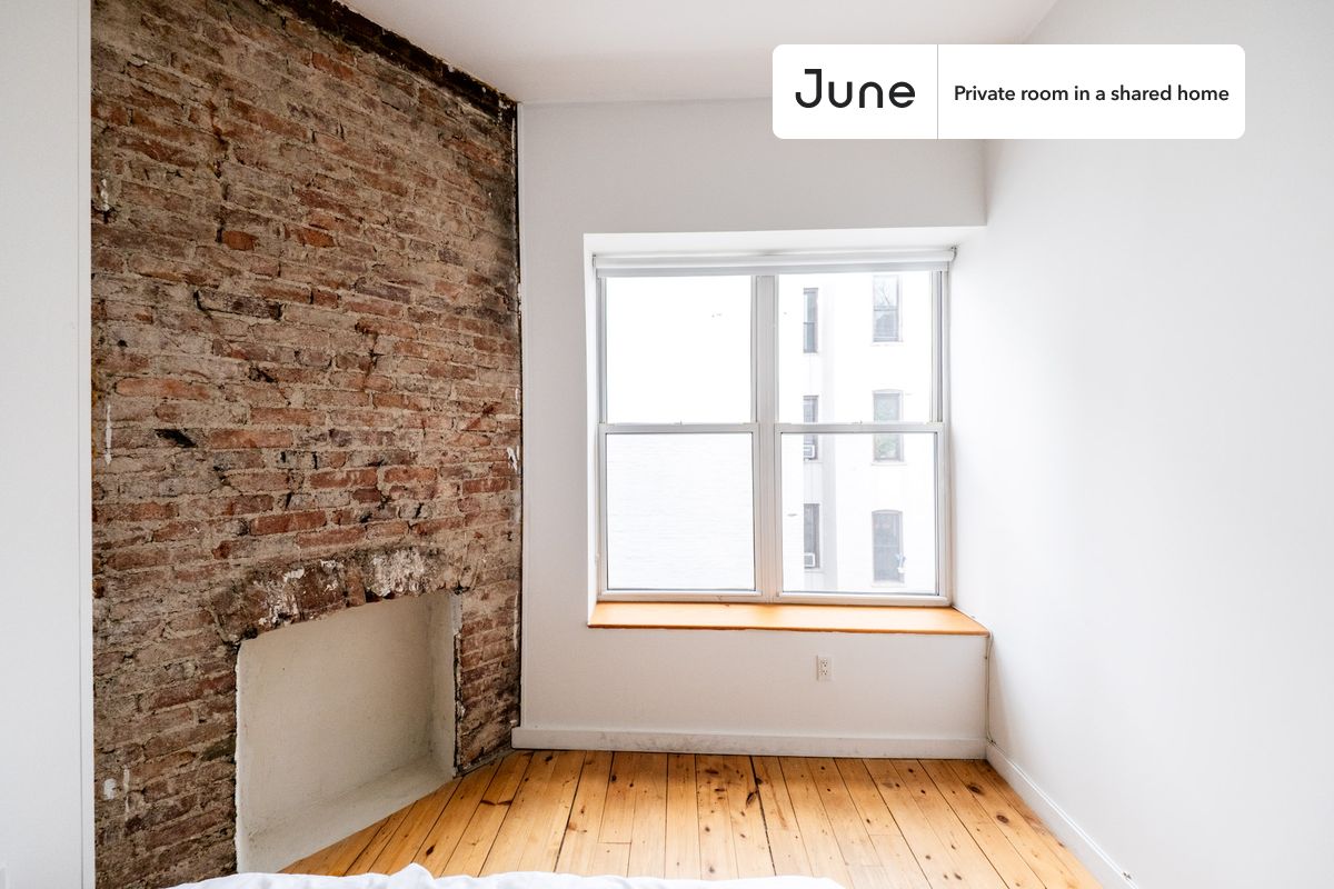 

PLEASE NOTE: This is a private room in a shared apartment. You will have your own bedroom and shared common areas (kitchen, bathroom, etc.) with other residents.

Queen bedroom in a 6 bedroom / 2 bathroom apartment!

Check out 3D tour now:  https://jnhm.es/8gh

This  Queen room in Prospect Lefferts Gardens  is available on a 12 month lease or a flexible short term (31 to 364 days) lease. You pick your custom start and end date. Monthly rent rate is determined by furnishing preference, move-in date and move-out date. Speak to a June representative for recommendations on the best stay duration for the lowest rate, and learn more about this home on the June website:  https://jnhm.es/6Cg

Amenities of this home:   Dishwasher,    Furnished Common Areas,    Wi-Fi - Paid separately (High-Speed),    Guarantors Allowed,       Dining area,    Laundry in home (free),    Mini Split,       Hardwood Flooring,    Microwave,    Oven,    Refrigerator,   also, this unit is conveniently located, several local parks, restaurants and bars are just minutes away.

About June Homes: Welcome to the easiest rental experience of your life. Rent furnished or unfurnished apartments on a 12 month lease or a flexible short term (31 to 364 days). As a resident, you’ll have access to 24/7 support and monthly cleanings of the home’s shared spaces. Sign up now to apply online for your next home with June: https://jnhm.es/sign-roomi

Brokers welcome! Contact us for more details.

Interested? Use this listing ID when speaking to June team:  #1843 E