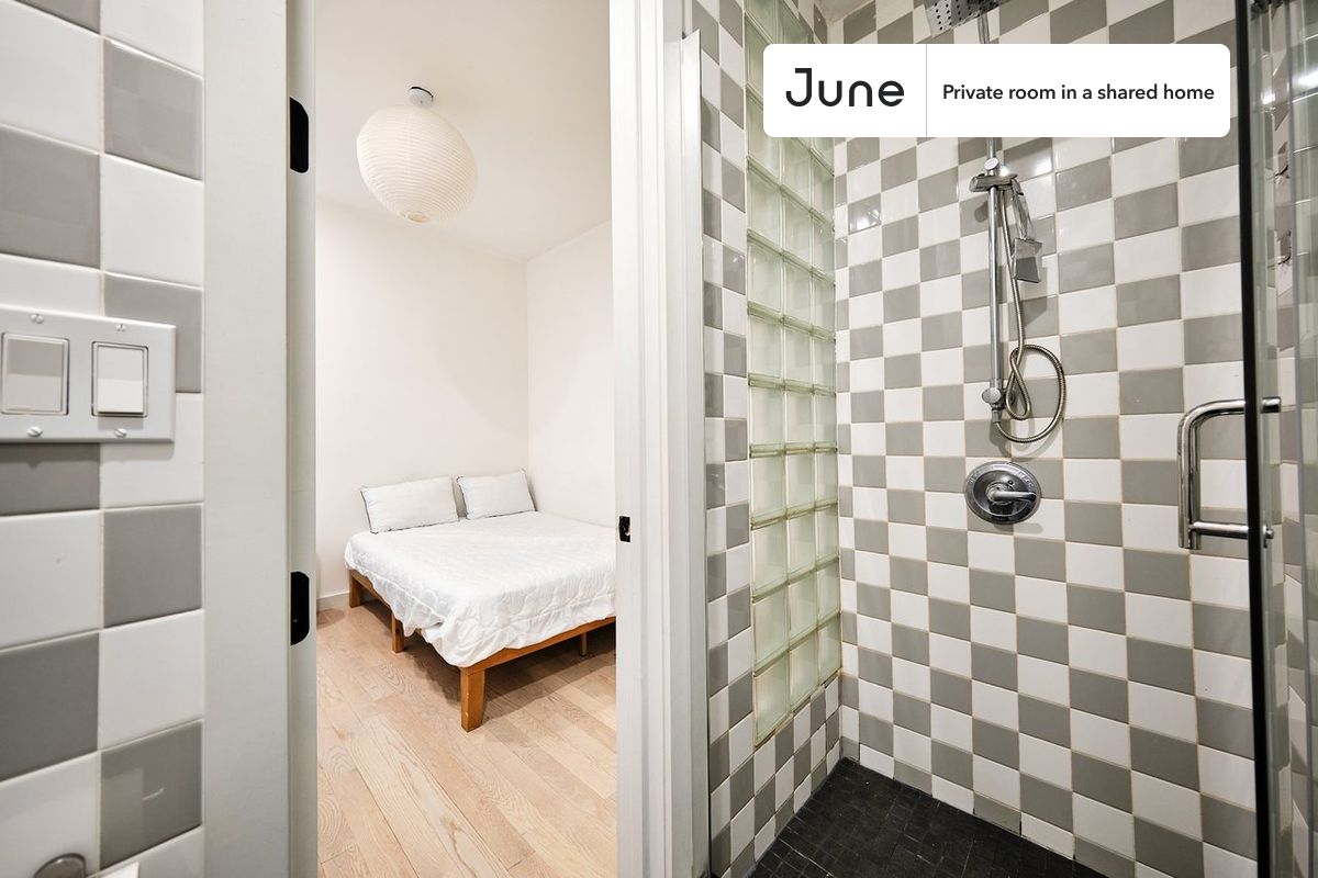

PLEASE NOTE: This is a private room in a shared apartment. You will have your own bedroom and shared common areas (kitchen, bathroom, etc.) with other residents.

Queen bedroom in a 3 bedroom / 3 bathroom apartment!

Check out 3D tour now:

This  Queen room in Ridgewood  is available on a 12 month lease or a flexible short term (31 to 364 days) lease. You pick your custom start and end date. Monthly rent rate is determined by furnishing preference, move-in date and move-out date. Speak to a June representative for recommendations on the best stay duration for the lowest rate, and learn more about this home on the June website:  https://jnhm.es/6EM

Amenities of this home:   Wi-Fi - Paid separately (High-Speed),    Guarantors Allowed,       Dining area,    Couple-Friendly,    Gym,       Laundry - Paid separately (in building),    Enclosed backyard,    Residents lounge,    Hardwood Flooring,    Oven,    Refrigerator,   also, this unit is conveniently located, several local parks, restaurants and bars are just minutes away.

About June Homes: Welcome to the easiest rental experience of your life. Rent furnished or unfurnished apartments on a 12 month lease or a flexible short term (31 to 364 days). As a resident, you’ll have access to 24/7 support and monthly cleanings of the home’s shared spaces. Sign up now to apply online for your next home with June: https://jnhm.es/sign-roomi

Brokers welcome! Contact us for more details.

Interested? Use this listing ID when speaking to June team:  #1880 A