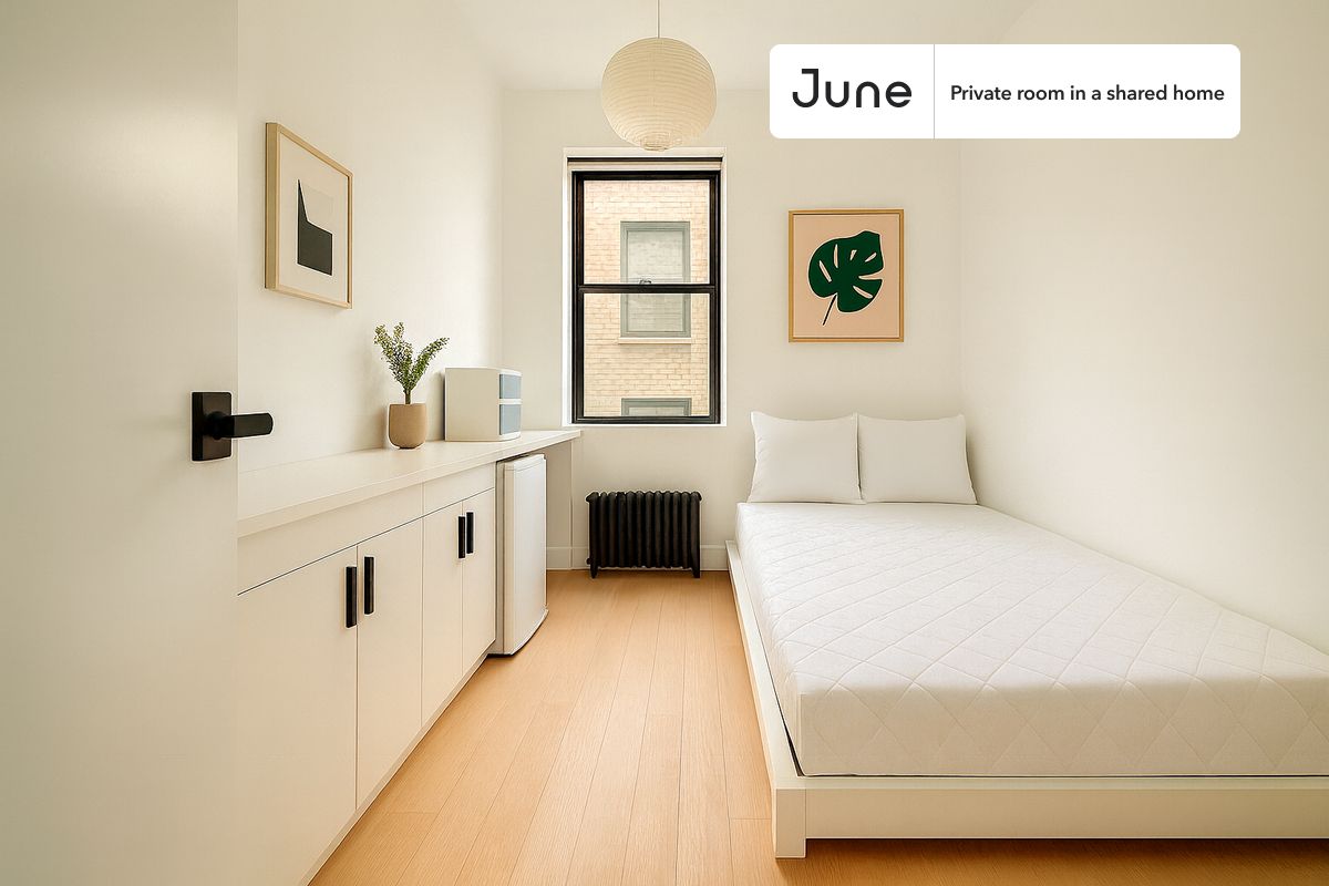 PLEASE NOTE: This is a private room in a shared apartment. You will have your own bedroom and shared common areas (kitchen, bathroom, etc.) with other residents.
Queen bedroom in a 3 bedroom / 3 bathroom apartment!
Check out 3D tour now:
This Queen room in Ridgewood is available on a 12 month lease or a flexible short term (31 to 364 days) lease. You pick your custom start and end date. Monthly rent rate is determined by furnishing preference, move-in date and move-out date. Speak to a June representative for recommendations on the best stay duration for the lowest rate, and learn more about this home on the June website: https://jnhm.es/6ED
Amenities of this home: Wi-Fi - Paid separately (High-Speed), Guarantors Allowed, Dining area, Couple-Friendly, Gym, Laundry - Paid separately (in building), Enclosed backyard, Residents lounge, Hardwood Flooring, Oven, Refrigerator, also, this unit is conveniently located, several local parks, restaurants and bars are just minutes away.
About June Homes: Welcome to the easiest rental experience of your life. Rent furnished or unfurnished apartments on a 12 month lease or a flexible short term (31 to 364 days). As a resident, you’ll have access to 24/7 support and monthly cleanings of the home’s shared spaces. Sign up now to apply online for your next home with June: https://jnhm.es/sign-roomi
Brokers welcome! Contact us for more details.
Interested? Use this listing ID when speaking to June team: #1877 A