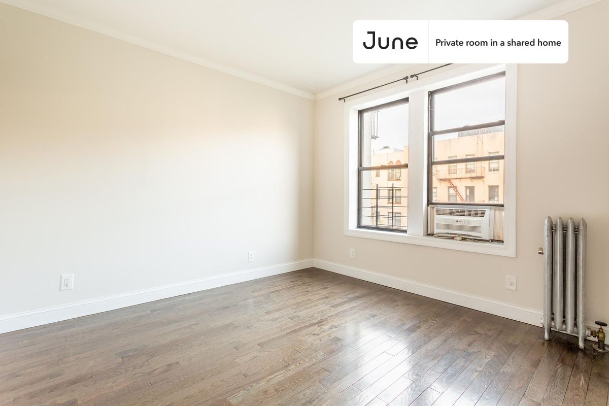 

PLEASE NOTE: This is a private room in a shared apartment. You will have your own bedroom and shared common areas (kitchen, bathroom, etc.) with other residents.

Queen bedroom in a 4 bedroom / 1 bathroom apartment!

Check out 3D tour now:  https://jnhm.es/8bS

This  Queen room in Astoria  is available on a 12 month lease or a flexible short term (31 to 364 days) lease. You pick your custom start and end date. Monthly rent rate is determined by furnishing preference, move-in date and move-out date. Speak to a June representative for recommendations on the best stay duration for the lowest rate, and learn more about this home on the June website:  https://jnhm.es/6pu

Amenities of this home:   Dishwasher,    Furnished Common Areas,    Wi-Fi - Paid separately (High-Speed),    Guarantors Allowed,       32-inch Flat-Screen TV,       Street parking - City permit required,    Laundry in home (free),    Living area,    Hardwood Flooring,    Microwave,    Oven,    Refrigerator,   also, this unit is conveniently located, several local parks, restaurants and bars are just minutes away.

About June Homes: Welcome to the easiest rental experience of your life. Rent furnished or unfurnished apartments on a 12 month lease or a flexible short term (31 to 364 days). As a resident, you’ll have access to 24/7 support and monthly cleanings of the home’s shared spaces. Sign up now to apply online for your next home with June: https://jnhm.es/sign-roomi

Brokers welcome! Contact us for more details.

Interested? Use this listing ID when speaking to June team:  #1609 D