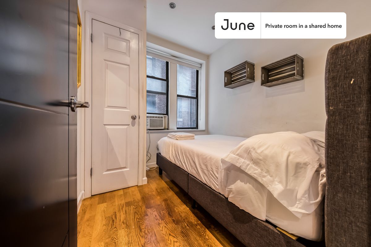 

PLEASE NOTE: This is a private room in a shared apartment. You will have your own bedroom and shared common areas (kitchen, bathroom, etc.) with other residents.

Full bedroom in a 4 bedroom / 2 bathroom apartment!

Check out 3D tour now:

This  Full room in Central Harlem  is available on a 12 month lease or a flexible short term (31 to 364 days) lease. You pick your custom start and end date. Monthly rent rate is determined by furnishing preference, move-in date and move-out date. Speak to a June representative for recommendations on the best stay duration for the lowest rate, and learn more about this home on the June website:  https://jnhm.es/6DI

Amenities of this home:   Dishwasher,    Furnished Common Areas,    Wi-Fi - Paid separately (High-Speed),    Guarantors Allowed,       Dining area,       Laundry in home (free),    Hardwood Flooring,    Oven,    Refrigerator,    Air conditioning | Central AC,   also, this unit is conveniently located, several local parks, restaurants and bars are just minutes away.

About June Homes: Welcome to the easiest rental experience of your life. Rent furnished or unfurnished apartments on a 12 month lease or a flexible short term (31 to 364 days). As a resident, you’ll have access to 24/7 support and monthly cleanings of the home’s shared spaces. Sign up now to apply online for your next home with June: https://jnhm.es/sign-roomi

Brokers welcome! Contact us for more details.

Interested? Use this listing ID when speaking to June team:  #1866 B
