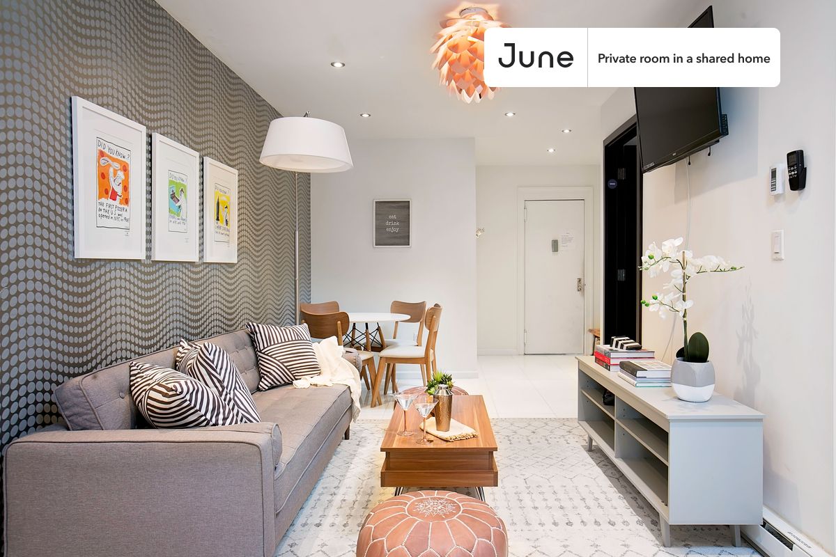 PLEASE NOTE: This is a private room in a shared apartment. You will have your own bedroom and shared common areas (kitchen, bathroom, etc.) with other residents.
Full bedroom in a 4 bedroom / 2 bathroom apartment!
Check out 3D tour now:
This Full room in Central Harlem is available on a 12 month lease or a flexible short term (31 to 364 days) lease. You pick your custom start and end date. Monthly rent rate is determined by furnishing preference, move-in date and move-out date. Speak to a June representative for recommendations on the best stay duration for the lowest rate, and learn more about this home on the June website: https://jnhm.es/6DJ
Amenities of this home: Dishwasher, Furnished Common Areas, Wi-Fi - Paid separately (High-Speed), Guarantors Allowed, Dining area, Laundry in home (free), Hardwood Flooring, Oven, Refrigerator, Air conditioning | Central AC, also, this unit is conveniently located, several local parks, restaurants and bars are just minutes away.
About June Homes: Welcome to the easiest rental experience of your life. Rent furnished or unfurnished apartments on a 12 month lease or a flexible short term (31 to 364 days). As a resident, you’ll have access to 24/7 support and monthly cleanings of the home’s shared spaces. Sign up now to apply online for your next home with June: https://jnhm.es/sign-roomi
Brokers welcome! Contact us for more details.
Interested? Use this listing ID when speaking to June team: #1866 C