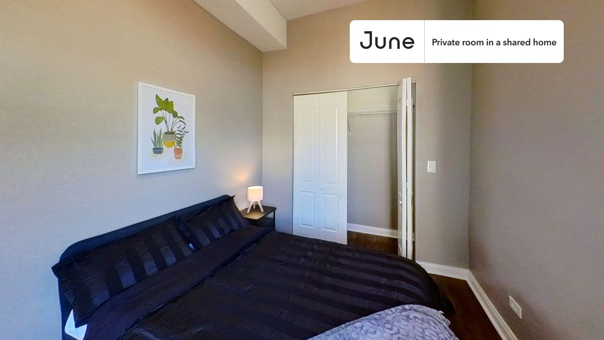 

PLEASE NOTE: This is a private room in a shared apartment. You will have your own bedroom and shared common areas (kitchen, bathroom, etc.) with other residents.

Full bedroom in a 3 bedroom / 1 bathroom apartment!

Check out 3D tour now:  https://jnhm.es/8gF

This  Full room in Logan Square  is available on a 12 month lease or a flexible short term (31 to 364 days) lease. You pick your custom start and end date. Monthly rent rate is determined by furnishing preference, move-in date and move-out date. Speak to a June representative for recommendations on the best stay duration for the lowest rate, and learn more about this home on the June website:  https://jnhm.es/6Ct

Amenities of this home:   Dishwasher,    Furnished Common Areas,    Wi-Fi - Paid separately (High-Speed),    Guarantors Allowed,       Dining area,    Paid parking,    Laundry - Paid separately (in building),       Enclosed backyard,    Wall-Mounted TV,    Hardwood Flooring,    Microwave,    Oven,    Refrigerator,    Air Conditioning | HVAC,    Air conditioning | Central AC,   also, this unit is conveniently located, several local parks, restaurants and bars are just minutes away.

About June Homes: Welcome to the easiest rental experience of your life. Rent furnished or unfurnished apartments on a 12 month lease or a flexible short term (31 to 364 days). As a resident, you’ll have access to 24/7 support and monthly cleanings of the home’s shared spaces. Sign up now to apply online for your next home with June: https://jnhm.es/sign-roomi

Brokers welcome! Contact us for more details.

Interested? Kindly note that the minimum stay duration would be 32 days. 

Use this listing ID when speaking to June team:  #1846 A