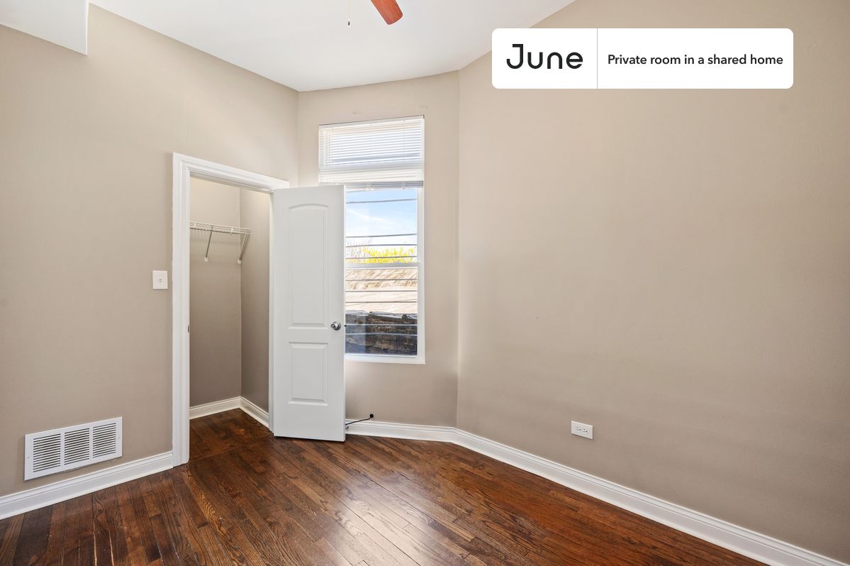 

PLEASE NOTE: This is a private room in a shared apartment. You will have your own bedroom and shared common areas (kitchen, bathroom, etc.) with other residents.

Full bedroom in a 3 bedroom / 1 bathroom apartment!

Check out 3D tour now:  https://jnhm.es/8gF

This  Full room in Logan Square  is available on a 12 month lease or a flexible short term (31 to 364 days) lease. You pick your custom start and end date. Monthly rent rate is determined by furnishing preference, move-in date and move-out date. Speak to a June representative for recommendations on the best stay duration for the lowest rate, and learn more about this home on the June website:  https://jnhm.es/6Cs

Amenities of this home:   Dishwasher,    Furnished Common Areas,    Wi-Fi - Paid separately (High-Speed),    Guarantors Allowed,       Dining area,    Paid parking,    Laundry - Paid separately (in building),       Enclosed backyard,    Wall-Mounted TV,    Hardwood Flooring,    Microwave,    Oven,    Refrigerator,    Air Conditioning | HVAC,    Air conditioning | Central AC,   also, this unit is conveniently located, several local parks, restaurants and bars are just minutes away.

About June Homes: Welcome to the easiest rental experience of your life. Rent furnished or unfurnished apartments on a 12 month lease or a flexible short term (31 to 364 days). As a resident, you’ll have access to 24/7 support and monthly cleanings of the home’s shared spaces. Sign up now to apply online for your next home with June: https://jnhm.es/sign-roomi

Brokers welcome! Contact us for more details.

Interested? Kindly note that the minimum stay duration would be 32 days. 

Use this listing ID when speaking to June team:  #1846 B