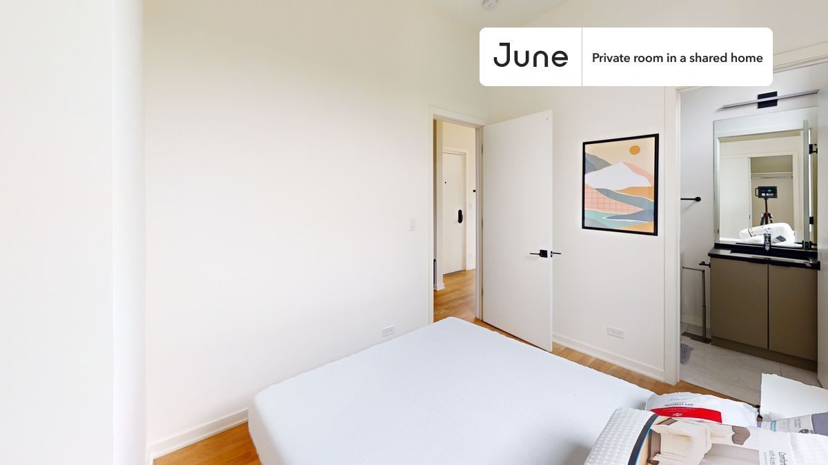 PLEASE NOTE: This is a private room in a shared apartment. You will have your own bedroom and shared common areas (kitchen, bathroom, etc.) with other residents.
Queen bedroom in a 4 bedroom / 3 bathroom apartment!
Check out 3D tour now: https://jnhm.es/8gq
This Queen room in Pilsen is available on a 12 month lease or a flexible short term (31 to 364 days) lease. You pick your custom start and end date. Monthly rent rate is determined by furnishing preference, move-in date and move-out date. Speak to a June representative for recommendations on the best stay duration for the lowest rate, and learn more about this home on the June website: https://jnhm.es/6Dg
Amenities of this home: Dishwasher, Furnished Common Areas, Wi-Fi - Paid separately (High-Speed), Guarantors Allowed, Roof deck, Dining area, Laundry in home (free), Wall-Mounted TV, Hardwood Flooring, Oven, Refrigerator, Air Conditioning | HVAC, also, this unit is conveniently located, several local parks, restaurants and bars are just minutes away.
About June Homes: Welcome to the easiest rental experience of your life. Rent furnished or unfurnished apartments on a 12 month lease or a flexible short term (31 to 364 days). As a resident, you’ll have access to 24/7 support and monthly cleanings of the home’s shared spaces. Sign up now to apply online for your next home with June: https://jnhm.es/sign-roomi
Brokers welcome! Contact us for more details.
Interested? Kindly note that the minimum stay duration would be 32 days.
Use this listing ID when speaking to June team: #1860 A