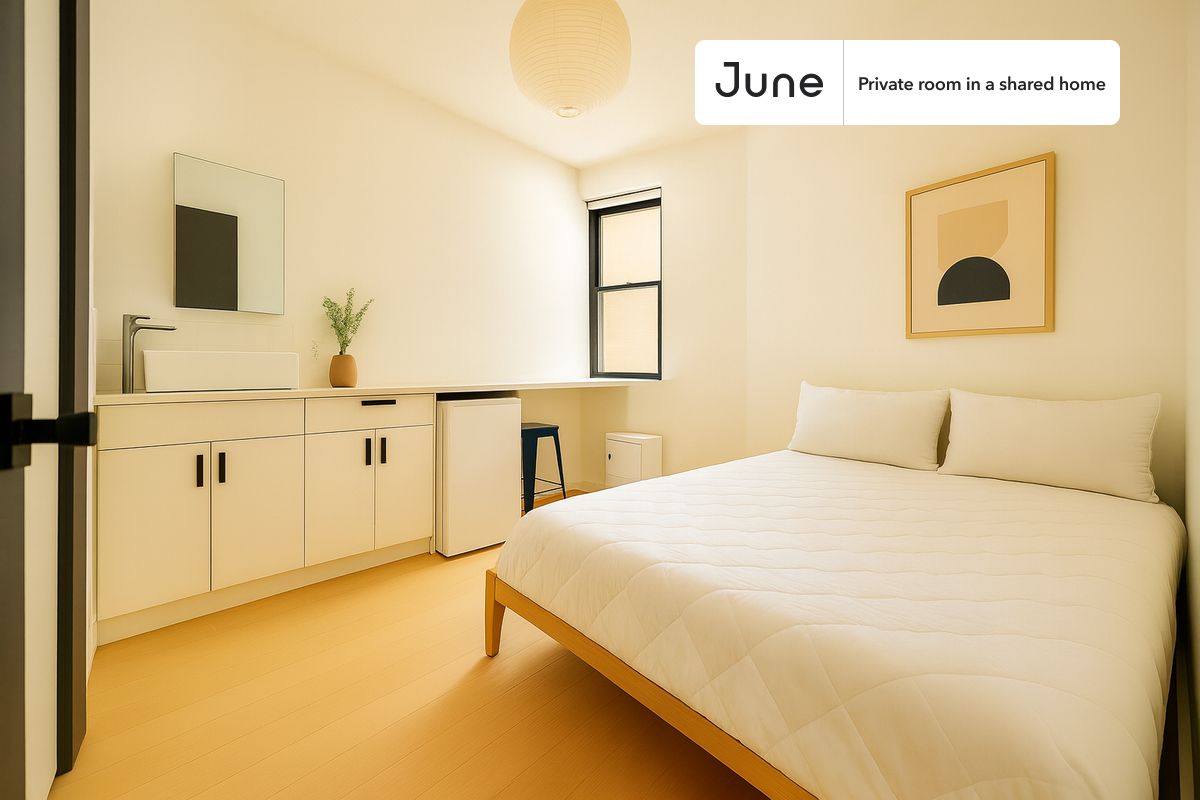 PLEASE NOTE: This is a private room in a shared apartment. You will have your own bedroom and shared common areas (kitchen, bathroom, etc.) with other residents.
Queen bedroom in a 3 bedroom / 3 bathroom apartment!
Check out 3D tour now:
This Queen room in Ridgewood is available on a 12 month lease or a flexible short term (31 to 364 days) lease. You pick your custom start and end date. Monthly rent rate is determined by furnishing preference, move-in date and move-out date. Speak to a June representative for recommendations on the best stay duration for the lowest rate, and learn more about this home on the June website: https://jnhm.es/6EP
Amenities of this home: Wi-Fi - Paid separately (High-Speed), Guarantors Allowed, Dining area, Couple-Friendly, Gym, Laundry - Paid separately (in building), Enclosed backyard, Residents lounge, Hardwood Flooring, Oven, Refrigerator, also, this unit is conveniently located, several local parks, restaurants and bars are just minutes away.
About June Homes: Welcome to the easiest rental experience of your life. Rent furnished or unfurnished apartments on a 12 month lease or a flexible short term (31 to 364 days). As a resident, you’ll have access to 24/7 support and monthly cleanings of the home’s shared spaces. Sign up now to apply online for your next home with June: https://jnhm.es/sign-roomi
Brokers welcome! Contact us for more details.
Interested? Use this listing ID when speaking to June team: #1881 A