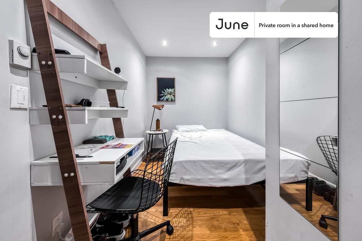 PLEASE NOTE: This is a private room in a shared apartment. You will have your own bedroom and shared common areas (kitchen, bathroom, etc.) with other residents.
Full bedroom in a 3 bedroom / 1 bathroom apartment!
Check out 3D tour now:
This Full room in Central Harlem is available on a 12 month lease or a flexible short term (31 to 364 days) lease. You pick your custom start and end date. Monthly rent rate is determined by furnishing preference, move-in date and move-out date. Speak to a June representative for recommendations on the best stay duration for the lowest rate, and learn more about this home on the June website: https://jnhm.es/6DQ
Amenities of this home: Dishwasher, Furnished Common Areas, Wi-Fi - Paid separately (High-Speed), Guarantors Allowed, Dining area, Laundry in home (free), Wall-Mounted TV, Hardwood Flooring, Oven, Refrigerator, Air conditioning | Central AC, also, this unit is conveniently located, several local parks, restaurants and bars are just minutes away.
About June Homes: Welcome to the easiest rental experience of your life. Rent furnished or unfurnished apartments on a 12 month lease or a flexible short term (31 to 364 days). As a resident, you’ll have access to 24/7 support and monthly cleanings of the home’s shared spaces. Sign up now to apply online for your next home with June: https://jnhm.es/sign-roomi
Brokers welcome! Contact us for more details.
Interested? Use this listing ID when speaking to June team: #1868 B
