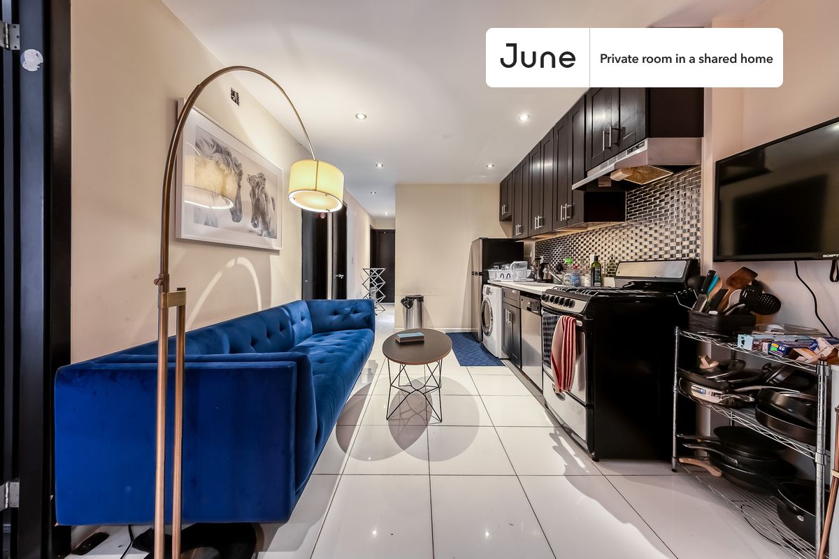 PLEASE NOTE: This is a private room in a shared apartment. You will have your own bedroom and shared common areas (kitchen, bathroom, etc.) with other residents.
Full bedroom in a 5 bedroom / 2 bathroom apartment!
Check out 3D tour now:
This Full room in Central Harlem is available on a 12 month lease or a flexible short term (31 to 364 days) lease. You pick your custom start and end date. Monthly rent rate is determined by furnishing preference, move-in date and move-out date. Speak to a June representative for recommendations on the best stay duration for the lowest rate, and learn more about this home on the June website: https://jnhm.es/6DA
Amenities of this home: Dishwasher, Furnished Common Areas, Wi-Fi - Paid separately (High-Speed), Guarantors Allowed, Dining area, Laundry in home (free), Wall-Mounted TV, Hardwood Flooring, Oven, Refrigerator, Air conditioning | Central AC, also, this unit is conveniently located, several local parks, restaurants and bars are just minutes away.
About June Homes: Welcome to the easiest rental experience of your life. Rent furnished or unfurnished apartments on a 12 month lease or a flexible short term (31 to 364 days). As a resident, you’ll have access to 24/7 support and monthly cleanings of the home’s shared spaces. Sign up now to apply online for your next home with June: https://jnhm.es/sign-roomi
Brokers welcome! Contact us for more details.
Interested? Use this listing ID when speaking to June team: #1864 C