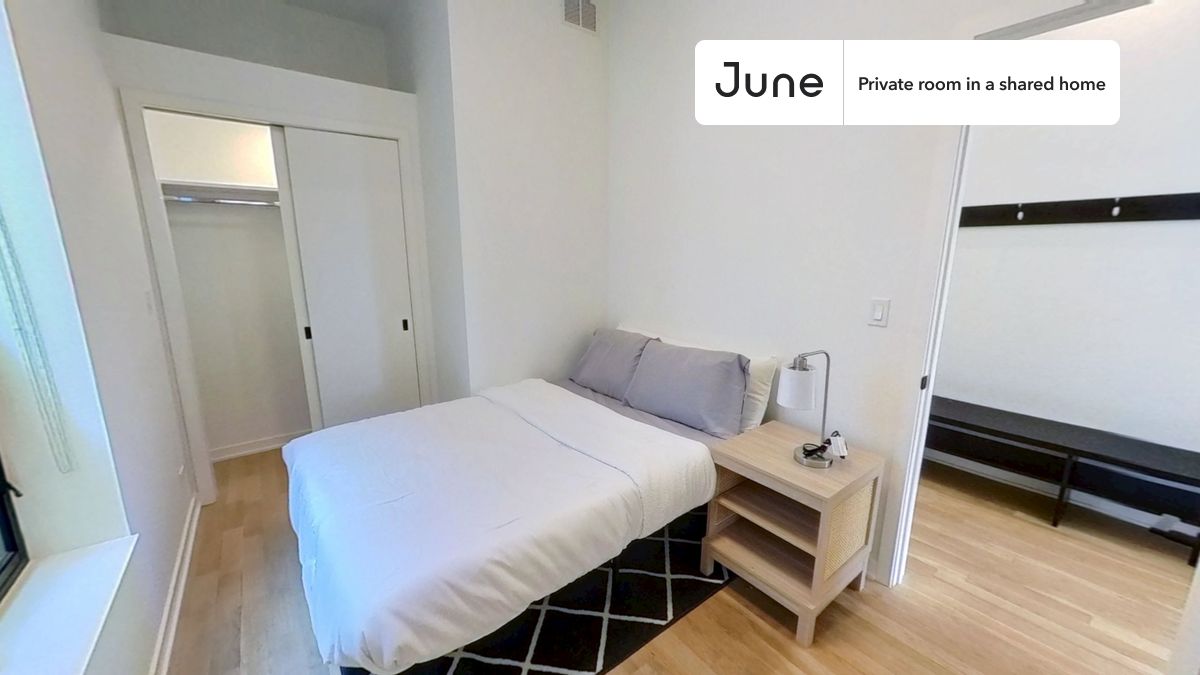 PLEASE NOTE: This is a private room in a shared apartment. You will have your own bedroom and shared common areas (kitchen, bathroom, etc.) with other residents.
Full bedroom in a 4 bedroom / 3 bathroom apartment!
Check out 3D tour now: https://jnhm.es/8gI
This Full room in Pilsen is available on a 12 month lease or a flexible short term (31 to 364 days) lease. You pick your custom start and end date. Monthly rent rate is determined by furnishing preference, move-in date and move-out date. Speak to a June representative for recommendations on the best stay duration for the lowest rate, and learn more about this home on the June website: https://jnhm.es/6Do
Amenities of this home: Dishwasher, Furnished Common Areas, Wi-Fi - Paid separately (High-Speed), Guarantors Allowed, Roof deck, Dining area, Laundry in home (free), Wall-Mounted TV, Hardwood Flooring, Microwave, Oven, Refrigerator, Air Conditioning | HVAC, also, this unit is conveniently located, several local parks, restaurants and bars are just minutes away.
About June Homes: Welcome to the easiest rental experience of your life. Rent furnished or unfurnished apartments on a 12 month lease or a flexible short term (31 to 364 days). As a resident, you’ll have access to 24/7 support and monthly cleanings of the home’s shared spaces. Sign up now to apply online for your next home with June: https://jnhm.es/sign-roomi
Brokers welcome! Contact us for more details.
Interested? Kindly note that the minimum stay duration would be 32 days.
Use this listing ID when speaking to June team: #1862 A