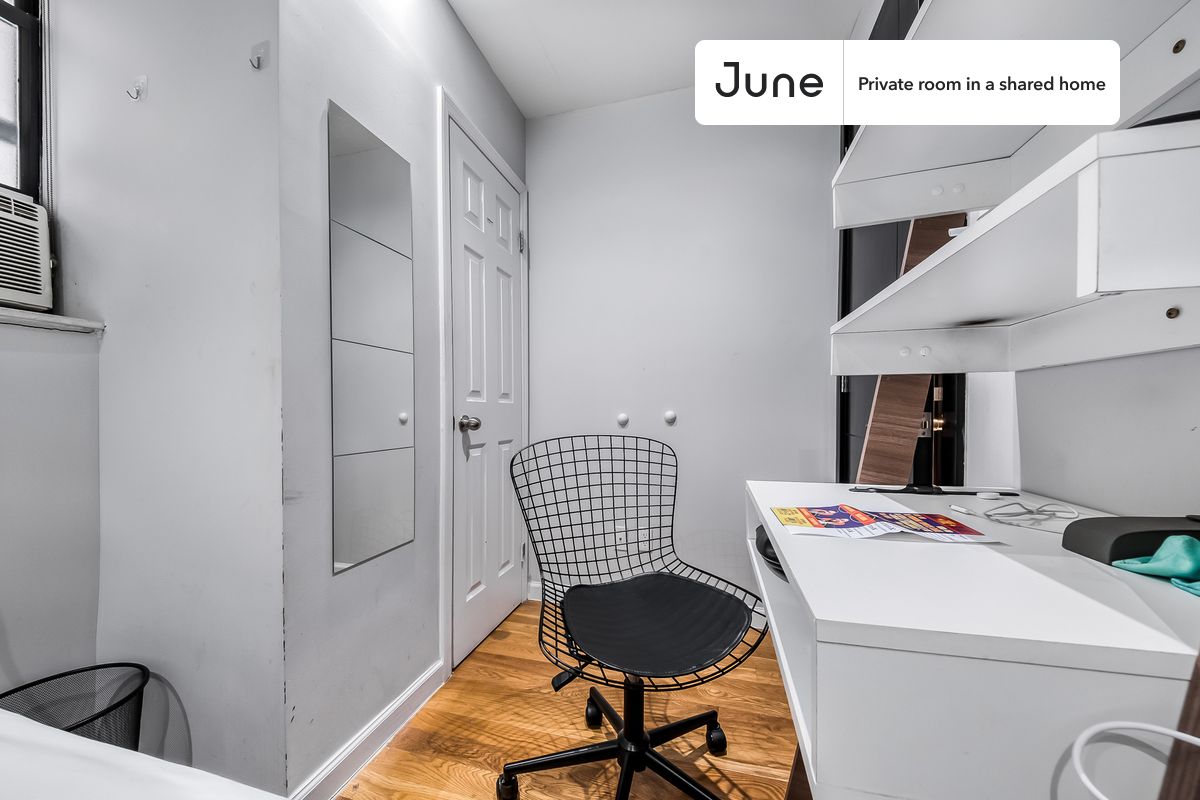 PLEASE NOTE: This is a private room in a shared apartment. You will have your own bedroom and shared common areas (kitchen, bathroom, etc.) with other residents.
Full bedroom in a 3 bedroom / 1 bathroom apartment!
Check out 3D tour now:
This Full room in Central Harlem is available on a 12 month lease or a flexible short term (31 to 364 days) lease. You pick your custom start and end date. Monthly rent rate is determined by furnishing preference, move-in date and move-out date. Speak to a June representative for recommendations on the best stay duration for the lowest rate, and learn more about this home on the June website: https://jnhm.es/6DQ
Amenities of this home: Dishwasher, Furnished Common Areas, Wi-Fi - Paid separately (High-Speed), Guarantors Allowed, Dining area, Laundry in home (free), Wall-Mounted TV, Hardwood Flooring, Oven, Refrigerator, Air conditioning | Central AC, also, this unit is conveniently located, several local parks, restaurants and bars are just minutes away.
About June Homes: Welcome to the easiest rental experience of your life. Rent furnished or unfurnished apartments on a 12 month lease or a flexible short term (31 to 364 days). As a resident, you’ll have access to 24/7 support and monthly cleanings of the home’s shared spaces. Sign up now to apply online for your next home with June: https://jnhm.es/sign-roomi
Brokers welcome! Contact us for more details.
Interested? Use this listing ID when speaking to June team: #1868 B