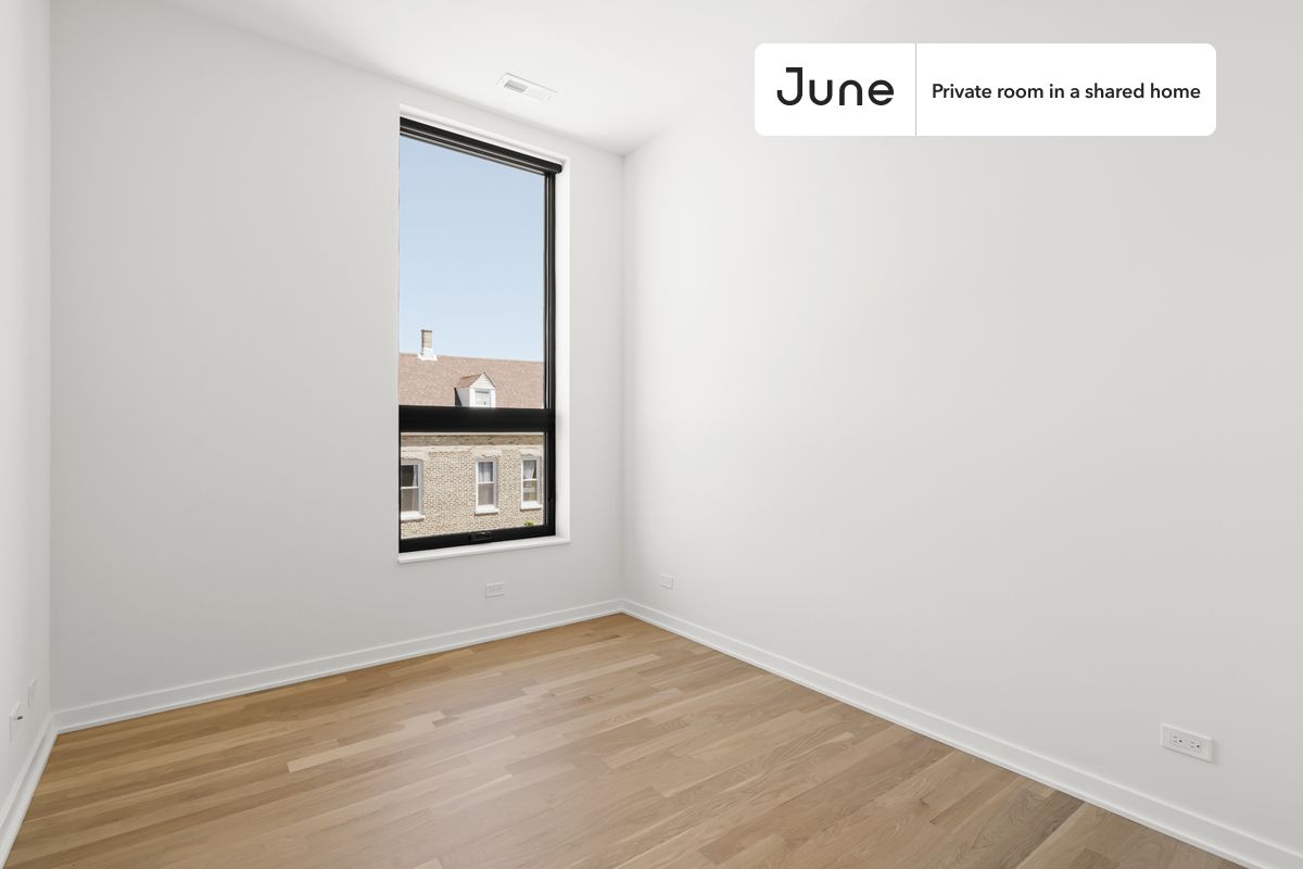 PLEASE NOTE: This is a private room in a shared apartment. You will have your own bedroom and shared common areas (kitchen, bathroom, etc.) with other residents.
Queen bedroom in a 4 bedroom / 3 bathroom apartment!
Check out 3D tour now: https://jnhm.es/8gq
This Queen room in Pilsen is available on a 12 month lease or a flexible short term (31 to 364 days) lease. You pick your custom start and end date. Monthly rent rate is determined by furnishing preference, move-in date and move-out date. Speak to a June representative for recommendations on the best stay duration for the lowest rate, and learn more about this home on the June website: https://jnhm.es/6Di
Amenities of this home: Dishwasher, Furnished Common Areas, Wi-Fi - Paid separately (High-Speed), Guarantors Allowed, Roof deck, Dining area, Laundry in home (free), Wall-Mounted TV, Hardwood Flooring, Oven, Refrigerator, Air Conditioning | HVAC, also, this unit is conveniently located, several local parks, restaurants and bars are just minutes away.
About June Homes: Welcome to the easiest rental experience of your life. Rent furnished or unfurnished apartments on a 12 month lease or a flexible short term (31 to 364 days). As a resident, you’ll have access to 24/7 support and monthly cleanings of the home’s shared spaces. Sign up now to apply online for your next home with June: https://jnhm.es/sign-roomi
Brokers welcome! Contact us for more details.
Interested? Kindly note that the minimum stay duration would be 32 days.
Use this listing ID when speaking to June team: #1860 C