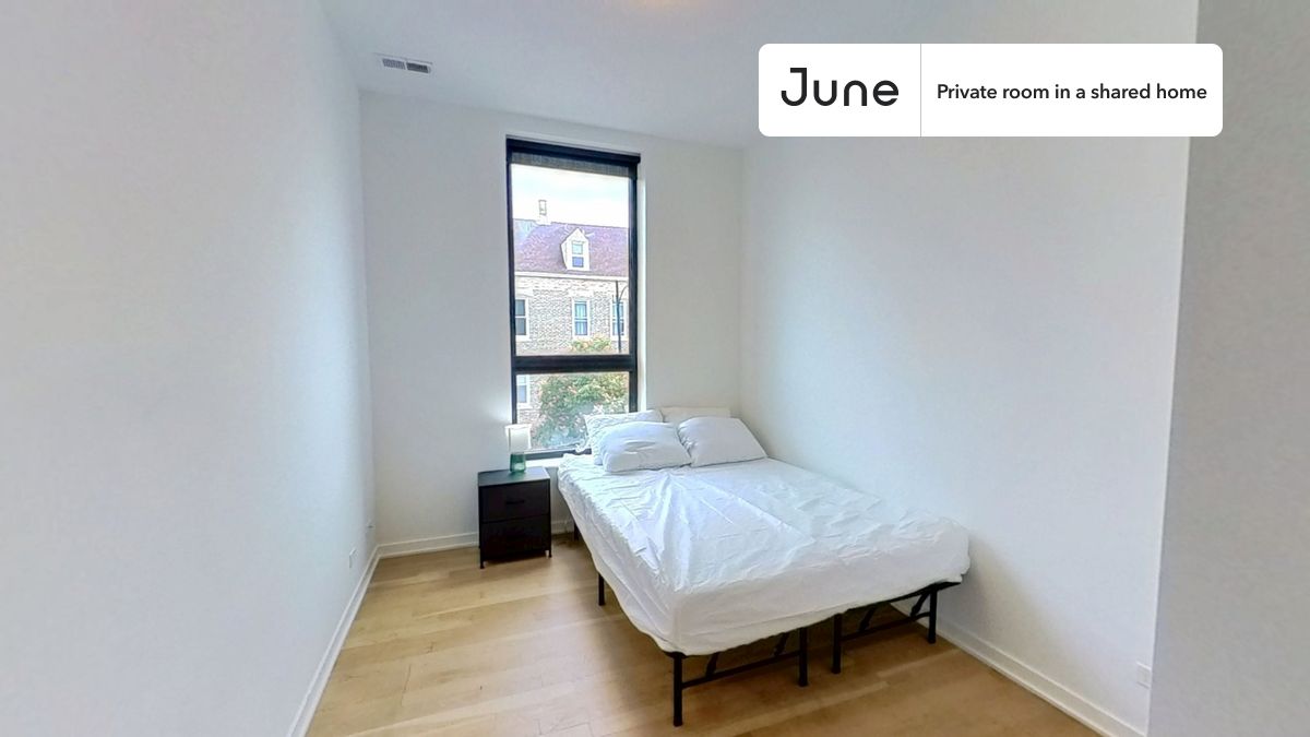 PLEASE NOTE: This is a private room in a shared apartment. You will have your own bedroom and shared common areas (kitchen, bathroom, etc.) with other residents.
Queen bedroom in a 4 bedroom / 3 bathroom apartment!
Check out 3D tour now: https://jnhm.es/8gI
This Queen room in Pilsen is available on a 12 month lease or a flexible short term (31 to 364 days) lease. You pick your custom start and end date. Monthly rent rate is determined by furnishing preference, move-in date and move-out date. Speak to a June representative for recommendations on the best stay duration for the lowest rate, and learn more about this home on the June website: https://jnhm.es/6Dq
Amenities of this home: Dishwasher, Furnished Common Areas, Wi-Fi - Paid separately (High-Speed), Guarantors Allowed, Roof deck, Dining area, Laundry in home (free), Wall-Mounted TV, Hardwood Flooring, Microwave, Oven, Refrigerator, Air Conditioning | HVAC, also, this unit is conveniently located, several local parks, restaurants and bars are just minutes away.
About June Homes: Welcome to the easiest rental experience of your life. Rent furnished or unfurnished apartments on a 12 month lease or a flexible short term (31 to 364 days). As a resident, you’ll have access to 24/7 support and monthly cleanings of the home’s shared spaces. Sign up now to apply online for your next home with June: https://jnhm.es/sign-roomi
Brokers welcome! Contact us for more details.
Interested? Kindly note that the minimum stay duration would be 32 days.
Use this listing ID when speaking to June team: #1862 C