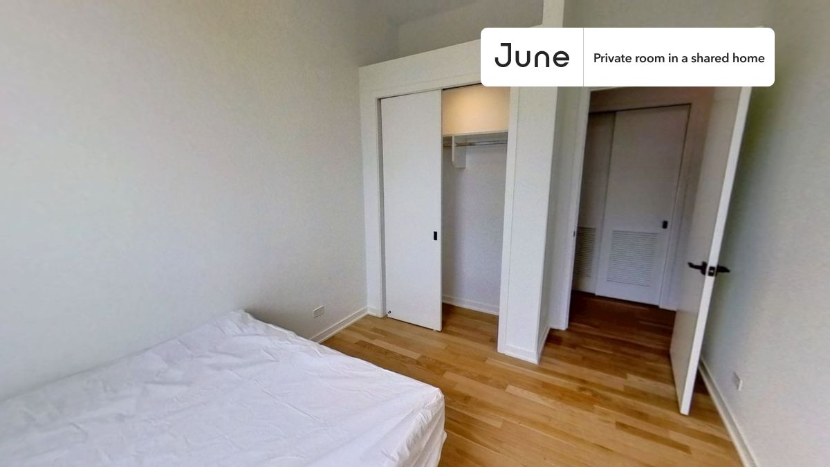 PLEASE NOTE: This is a private room in a shared apartment. You will have your own bedroom and shared common areas (kitchen, bathroom, etc.) with other residents.
Queen bedroom in a 4 bedroom / 3 bathroom apartment!
Check out 3D tour now: https://jnhm.es/8gI
This Queen room in Pilsen is available on a 12 month lease or a flexible short term (31 to 364 days) lease. You pick your custom start and end date. Monthly rent rate is determined by furnishing preference, move-in date and move-out date. Speak to a June representative for recommendations on the best stay duration for the lowest rate, and learn more about this home on the June website: https://jnhm.es/6Dq
Amenities of this home: Dishwasher, Furnished Common Areas, Wi-Fi - Paid separately (High-Speed), Guarantors Allowed, Roof deck, Dining area, Laundry in home (free), Wall-Mounted TV, Hardwood Flooring, Microwave, Oven, Refrigerator, Air Conditioning | HVAC, also, this unit is conveniently located, several local parks, restaurants and bars are just minutes away.
About June Homes: Welcome to the easiest rental experience of your life. Rent furnished or unfurnished apartments on a 12 month lease or a flexible short term (31 to 364 days). As a resident, you’ll have access to 24/7 support and monthly cleanings of the home’s shared spaces. Sign up now to apply online for your next home with June: https://jnhm.es/sign-roomi
Brokers welcome! Contact us for more details.
Interested? Kindly note that the minimum stay duration would be 32 days.
Use this listing ID when speaking to June team: #1862 C