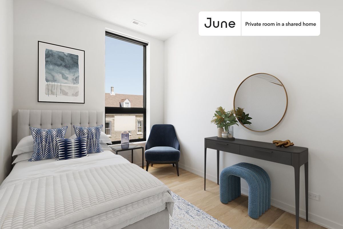 PLEASE NOTE: This is a private room in a shared apartment. You will have your own bedroom and shared common areas (kitchen, bathroom, etc.) with other residents.
Queen bedroom in a 4 bedroom / 3 bathroom apartment!
Check out 3D tour now: https://jnhm.es/8gq
This Queen room in Pilsen is available on a 12 month lease or a flexible short term (31 to 364 days) lease. You pick your custom start and end date. Monthly rent rate is determined by furnishing preference, move-in date and move-out date. Speak to a June representative for recommendations on the best stay duration for the lowest rate, and learn more about this home on the June website: https://jnhm.es/6Di
Amenities of this home: Dishwasher, Furnished Common Areas, Wi-Fi - Paid separately (High-Speed), Guarantors Allowed, Roof deck, Dining area, Laundry in home (free), Wall-Mounted TV, Hardwood Flooring, Oven, Refrigerator, Air Conditioning | HVAC, also, this unit is conveniently located, several local parks, restaurants and bars are just minutes away.
About June Homes: Welcome to the easiest rental experience of your life. Rent furnished or unfurnished apartments on a 12 month lease or a flexible short term (31 to 364 days). As a resident, you’ll have access to 24/7 support and monthly cleanings of the home’s shared spaces. Sign up now to apply online for your next home with June: https://jnhm.es/sign-roomi
Brokers welcome! Contact us for more details.
Interested? Kindly note that the minimum stay duration would be 32 days.
Use this listing ID when speaking to June team: #1860 C