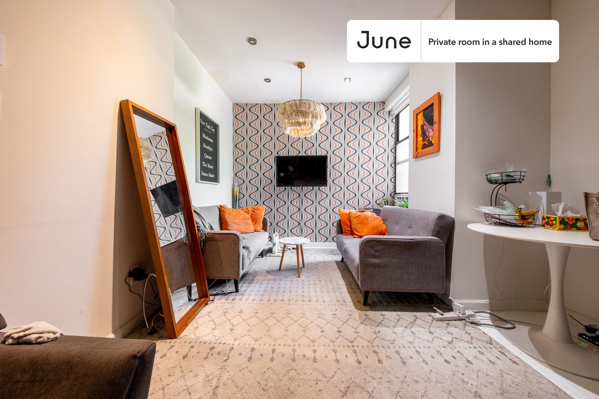 PLEASE NOTE: This is a private room in a shared apartment. You will have your own bedroom and shared common areas (kitchen, bathroom, etc.) with other residents.
Full bedroom in a 3 bedroom / 1 bathroom apartment!
Check out 3D tour now:
This Full room in Central Harlem is available on a 12 month lease or a flexible short term (31 to 364 days) lease. You pick your custom start and end date. Monthly rent rate is determined by furnishing preference, move-in date and move-out date. Speak to a June representative for recommendations on the best stay duration for the lowest rate, and learn more about this home on the June website: https://jnhm.es/6DT
Amenities of this home: Dishwasher, Furnished Common Areas, Wi-Fi - Paid separately (High-Speed), Guarantors Allowed, Dining area, Laundry in home (free), Wall-Mounted TV, Hardwood Flooring, Oven, Refrigerator, Air conditioning | Central AC, also, this unit is conveniently located, several local parks, restaurants and bars are just minutes away.
About June Homes: Welcome to the easiest rental experience of your life. Rent furnished or unfurnished apartments on a 12 month lease or a flexible short term (31 to 364 days). As a resident, you’ll have access to 24/7 support and monthly cleanings of the home’s shared spaces. Sign up now to apply online for your next home with June: https://jnhm.es/sign-roomi
Brokers welcome! Contact us for more details.
Interested? Use this listing ID when speaking to June team: #1869 B