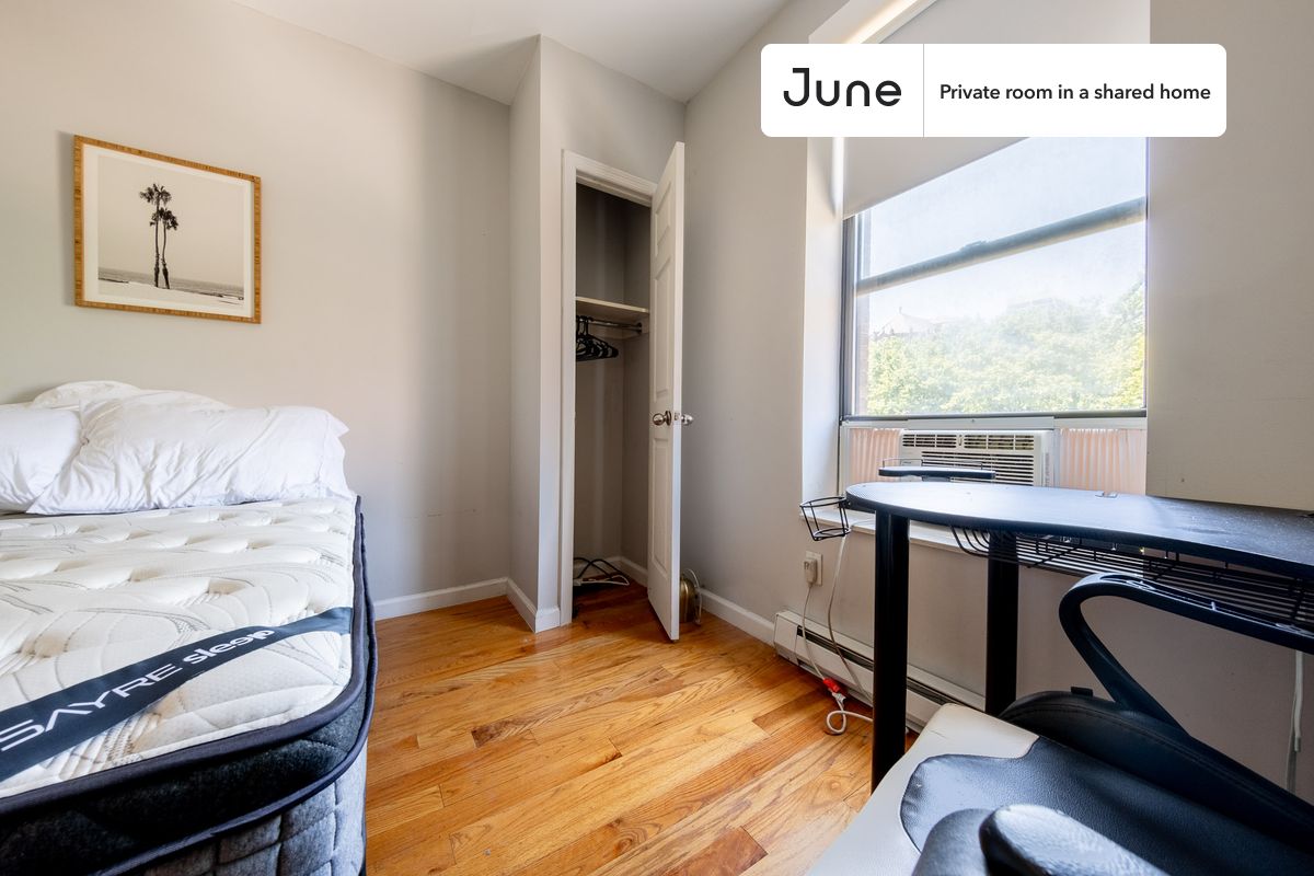 

PLEASE NOTE: This is a private room in a shared apartment. You will have your own bedroom and shared common areas (kitchen, bathroom, etc.) with other residents.

Full bedroom in a 3 bedroom / 2 bathroom apartment!

Check out 3D tour now:  https://jnhm.es/8gv

This  Full room in Central Harlem  is available on a 12 month lease or a flexible short term (31 to 364 days) lease. You pick your custom start and end date. Monthly rent rate is determined by furnishing preference, move-in date and move-out date. Speak to a June representative for recommendations on the best stay duration for the lowest rate, and learn more about this home on the June website:  https://jnhm.es/6DY

Amenities of this home:   Dishwasher,    Furnished Common Areas,    Wi-Fi - Paid separately (High-Speed),    Guarantors Allowed,       Dining area,       Laundry in home (free),    Wall-Mounted TV,    Hardwood Flooring,    Oven,    Refrigerator,    Air conditioning | Central AC,   also, this unit is conveniently located, several local parks, restaurants and bars are just minutes away.

About June Homes: Welcome to the easiest rental experience of your life. Rent furnished or unfurnished apartments on a 12 month lease or a flexible short term (31 to 364 days). As a resident, you’ll have access to 24/7 support and monthly cleanings of the home’s shared spaces. Sign up now to apply online for your next home with June: https://jnhm.es/sign-roomi

Brokers welcome! Contact us for more details.

Interested? Use this listing ID when speaking to June team:  #1871 A