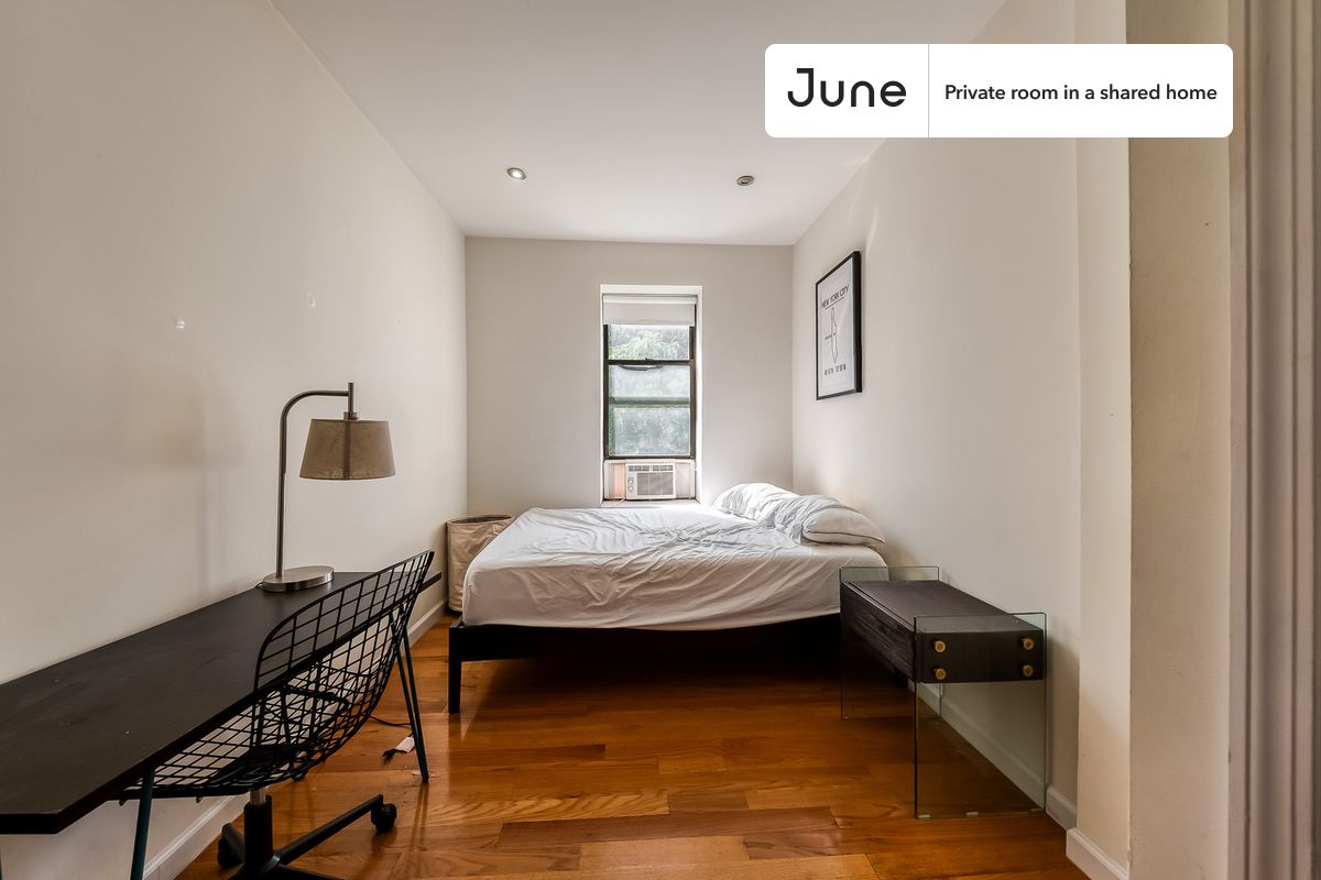 PLEASE NOTE: This is a private room in a shared apartment. You will have your own bedroom and shared common areas (kitchen, bathroom, etc.) with other residents.
Full bedroom in a 6 bedroom / 2 bathroom apartment!
Check out 3D tour now:
This Full room in Central Harlem is available on a 12 month lease or a flexible short term (31 to 364 days) lease. You pick your custom start and end date. Monthly rent rate is determined by furnishing preference, move-in date and move-out date. Speak to a June representative for recommendations on the best stay duration for the lowest rate, and learn more about this home on the June website: https://jnhm.es/6Ds
Amenities of this home: Dishwasher, Furnished Common Areas, Wi-Fi - Paid separately (High-Speed), Guarantors Allowed, Dining area, Laundry in home (free), Hardwood Flooring, Oven, Refrigerator, Heating | Baseboard Gas heating, also, this unit is conveniently located, several local parks, restaurants and bars are just minutes away.
About June Homes: Welcome to the easiest rental experience of your life. Rent furnished or unfurnished apartments on a 12 month lease or a flexible short term (31 to 364 days). As a resident, you’ll have access to 24/7 support and monthly cleanings of the home’s shared spaces. Sign up now to apply online for your next home with June: https://jnhm.es/sign-roomi
Brokers welcome! Contact us for more details.
Interested? Use this listing ID when speaking to June team: #1863 A