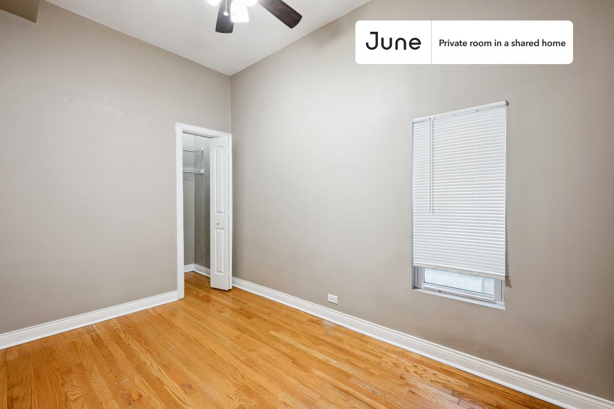 PLEASE NOTE: This is a private room in a shared apartment. You will have your own bedroom and shared common areas (kitchen, bathroom, etc.) with other residents.
Full bedroom in a 3 bedroom / 1 bathroom apartment!
Check out 3D tour now: https://jnhm.es/8gG
This Full room in Logan Square is available on a 12 month lease or a flexible short term (31 to 364 days) lease. You pick your custom start and end date. Monthly rent rate is determined by furnishing preference, move-in date and move-out date. Speak to a June representative for recommendations on the best stay duration for the lowest rate, and learn more about this home on the June website: https://jnhm.es/6Cv
Amenities of this home: Furnished Common Areas, Wi-Fi - Paid separately (High-Speed), Guarantors Allowed, 32-inch Flat-Screen TV, Dining area, Paid parking, Laundry - Paid separately (in building), Hardwood Flooring, Microwave, Oven, Refrigerator, Air Conditioning | HVAC, also, this unit is conveniently located, several local parks, restaurants and bars are just minutes away.
About June Homes: Welcome to the easiest rental experience of your life. Rent furnished or unfurnished apartments on a 12 month lease or a flexible short term (31 to 364 days). As a resident, you’ll have access to 24/7 support and monthly cleanings of the home’s shared spaces. Sign up now to apply online for your next home with June: https://jnhm.es/sign-roomi
Brokers welcome! Contact us for more details.
Interested? Kindly note that the minimum stay duration would be 32 days.
Use this listing ID when speaking to June team: #1847 B