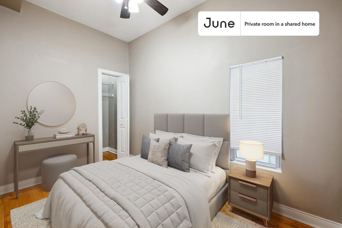 PLEASE NOTE: This is a private room in a shared apartment. You will have your own bedroom and shared common areas (kitchen, bathroom, etc.) with other residents.
Full bedroom in a 3 bedroom / 1 bathroom apartment!
Check out 3D tour now: https://jnhm.es/8gG
This Full room in Logan Square is available on a 12 month lease or a flexible short term (31 to 364 days) lease. You pick your custom start and end date. Monthly rent rate is determined by furnishing preference, move-in date and move-out date. Speak to a June representative for recommendations on the best stay duration for the lowest rate, and learn more about this home on the June website: https://jnhm.es/6Cv
Amenities of this home: Furnished Common Areas, Wi-Fi - Paid separately (High-Speed), Guarantors Allowed, 32-inch Flat-Screen TV, Dining area, Paid parking, Laundry - Paid separately (in building), Hardwood Flooring, Microwave, Oven, Refrigerator, Air Conditioning | HVAC, also, this unit is conveniently located, several local parks, restaurants and bars are just minutes away.
About June Homes: Welcome to the easiest rental experience of your life. Rent furnished or unfurnished apartments on a 12 month lease or a flexible short term (31 to 364 days). As a resident, you’ll have access to 24/7 support and monthly cleanings of the home’s shared spaces. Sign up now to apply online for your next home with June: https://jnhm.es/sign-roomi
Brokers welcome! Contact us for more details.
Interested? Kindly note that the minimum stay duration would be 32 days.
Use this listing ID when speaking to June team: #1847 B