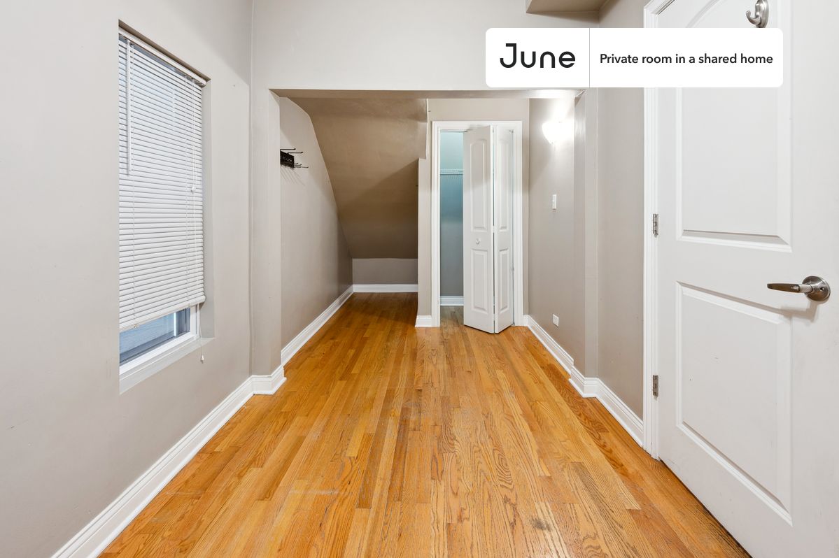 PLEASE NOTE: This is a private room in a shared apartment. You will have your own bedroom and shared common areas (kitchen, bathroom, etc.) with other residents.
Full bedroom in a 3 bedroom / 1 bathroom apartment!
Check out 3D tour now: https://jnhm.es/8gG
This Full room in Logan Square is available on a 12 month lease or a flexible short term (31 to 364 days) lease. You pick your custom start and end date. Monthly rent rate is determined by furnishing preference, move-in date and move-out date. Speak to a June representative for recommendations on the best stay duration for the lowest rate, and learn more about this home on the June website: https://jnhm.es/6Cw
Amenities of this home: Furnished Common Areas, Wi-Fi - Paid separately (High-Speed), Guarantors Allowed, 32-inch Flat-Screen TV, Dining area, Paid parking, Laundry - Paid separately (in building), Hardwood Flooring, Microwave, Oven, Refrigerator, Air Conditioning | HVAC, also, this unit is conveniently located, several local parks, restaurants and bars are just minutes away.
About June Homes: Welcome to the easiest rental experience of your life. Rent furnished or unfurnished apartments on a 12 month lease or a flexible short term (31 to 364 days). As a resident, you’ll have access to 24/7 support and monthly cleanings of the home’s shared spaces. Sign up now to apply online for your next home with June: https://jnhm.es/sign-roomi
Brokers welcome! Contact us for more details.
Interested? Kindly note that the minimum stay duration would be 32 days.
Use this listing ID when speaking to June team: #1847 A