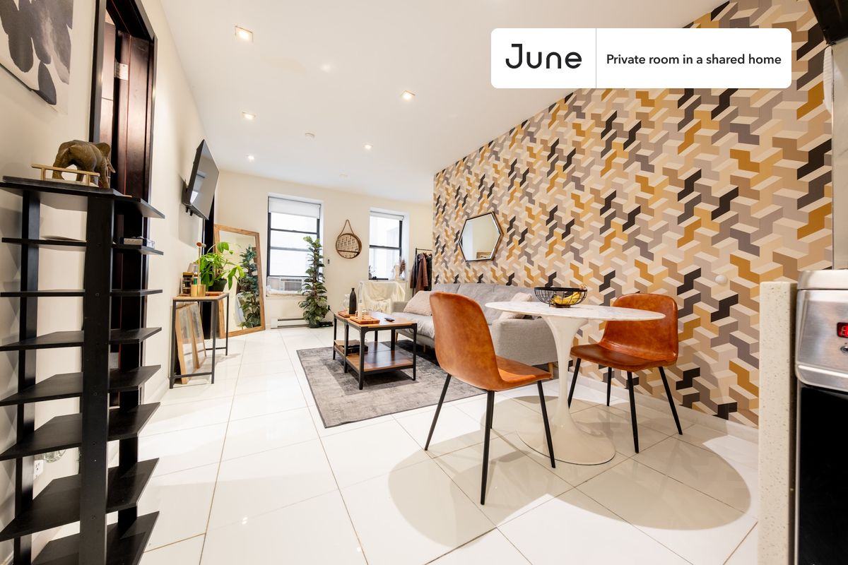 PLEASE NOTE: This is a private room in a shared apartment. You will have your own bedroom and shared common areas (kitchen, bathroom, etc.) with other residents.
Full bedroom in a 3 bedroom / 2 bathroom apartment!
Check out 3D tour now:
This Full room in Central Harlem is available on a 12 month lease or a flexible short term (31 to 364 days) lease. You pick your custom start and end date. Monthly rent rate is determined by furnishing preference, move-in date and move-out date. Speak to a June representative for recommendations on the best stay duration for the lowest rate, and learn more about this home on the June website: https://jnhm.es/6E3
Amenities of this home: Dishwasher, Furnished Common Areas, Wi-Fi - Paid separately (High-Speed), Guarantors Allowed, Dining area, Laundry in home (free), Wall-Mounted TV, Hardwood Flooring, Microwave, Refrigerator, Air conditioning | Central AC, also, this unit is conveniently located, several local parks, restaurants and bars are just minutes away.
About June Homes: Welcome to the easiest rental experience of your life. Rent furnished or unfurnished apartments on a 12 month lease or a flexible short term (31 to 364 days). As a resident, you’ll have access to 24/7 support and monthly cleanings of the home’s shared spaces. Sign up now to apply online for your next home with June: https://jnhm.es/sign-roomi
Brokers welcome! Contact us for more details.
Interested? Use this listing ID when speaking to June team: #1872 C