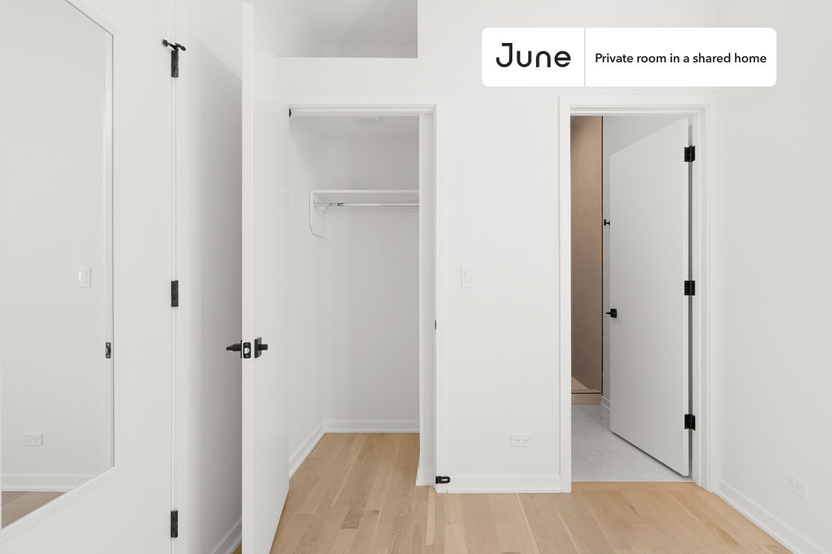 

PLEASE NOTE: This is a private room in a shared apartment. You will have your own bedroom and shared common areas (kitchen, bathroom, etc.) with other residents.

Queen bedroom in a 4 bedroom / 3 bathroom apartment!

Check out 3D tour now:  https://jnhm.es/8gq

This  Queen room in Pilsen  is available on a 12 month lease or a flexible short term (31 to 364 days) lease. You pick your custom start and end date. Monthly rent rate is determined by furnishing preference, move-in date and move-out date. Speak to a June representative for recommendations on the best stay duration for the lowest rate, and learn more about this home on the June website:  https://jnhm.es/6Dh

Amenities of this home:   Dishwasher,    Furnished Common Areas,    Wi-Fi - Paid separately (High-Speed),    Guarantors Allowed,       Roof deck,    Dining area,    Laundry in home (free),       Wall-Mounted TV,    Hardwood Flooring,    Oven,    Refrigerator,    Air Conditioning | HVAC,   also, this unit is conveniently located, several local parks, restaurants and bars are just minutes away.

About June Homes: Welcome to the easiest rental experience of your life. Rent furnished or unfurnished apartments on a 12 month lease or a flexible short term (31 to 364 days). As a resident, you’ll have access to 24/7 support and monthly cleanings of the home’s shared spaces. Sign up now to apply online for your next home with June: https://jnhm.es/sign-roomi

Brokers welcome! Contact us for more details.

Interested? Kindly note that the minimum stay duration would be 32 days. 

Use this listing ID when speaking to June team:  #1860 B