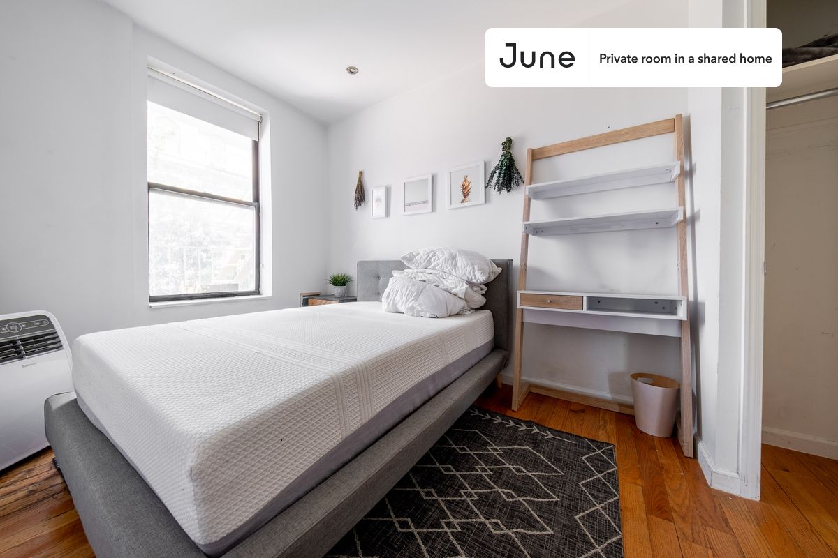 PLEASE NOTE: This is a private room in a shared apartment. You will have your own bedroom and shared common areas (kitchen, bathroom, etc.) with other residents.
Full bedroom in a 3 bedroom / 1 bathroom apartment!
Check out 3D tour now:
This Full room in Central Harlem is available on a 12 month lease or a flexible short term (31 to 364 days) lease. You pick your custom start and end date. Monthly rent rate is determined by furnishing preference, move-in date and move-out date. Speak to a June representative for recommendations on the best stay duration for the lowest rate, and learn more about this home on the June website: https://jnhm.es/6DU
Amenities of this home: Dishwasher, Furnished Common Areas, Wi-Fi - Paid separately (High-Speed), Guarantors Allowed, Dining area, Laundry in home (free), Wall-Mounted TV, Hardwood Flooring, Oven, Refrigerator, Air conditioning | Central AC, also, this unit is conveniently located, several local parks, restaurants and bars are just minutes away.
About June Homes: Welcome to the easiest rental experience of your life. Rent furnished or unfurnished apartments on a 12 month lease or a flexible short term (31 to 364 days). As a resident, you’ll have access to 24/7 support and monthly cleanings of the home’s shared spaces. Sign up now to apply online for your next home with June: https://jnhm.es/sign-roomi
Brokers welcome! Contact us for more details.
Interested? Use this listing ID when speaking to June team: #1869 C