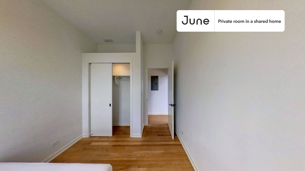 

PLEASE NOTE: This is a private room in a shared apartment. You will have your own bedroom and shared common areas (kitchen, bathroom, etc.) with other residents.

Queen bedroom in a 4 bedroom / 3 bathroom apartment!

Check out 3D tour now:  https://jnhm.es/8gI

This  Queen room in Pilsen  is available on a 12 month lease or a flexible short term (31 to 364 days) lease. You pick your custom start and end date. Monthly rent rate is determined by furnishing preference, move-in date and move-out date. Speak to a June representative for recommendations on the best stay duration for the lowest rate, and learn more about this home on the June website:  https://jnhm.es/6Dr

Amenities of this home:   Dishwasher,    Furnished Common Areas,    Wi-Fi - Paid separately (High-Speed),    Guarantors Allowed,       Roof deck,    Dining area,    Laundry in home (free),       Wall-Mounted TV,    Hardwood Flooring,    Microwave,    Oven,    Refrigerator,    Air Conditioning | HVAC,   also, this unit is conveniently located, several local parks, restaurants and bars are just minutes away.

About June Homes: Welcome to the easiest rental experience of your life. Rent furnished or unfurnished apartments on a 12 month lease or a flexible short term (31 to 364 days). As a resident, you’ll have access to 24/7 support and monthly cleanings of the home’s shared spaces. Sign up now to apply online for your next home with June: https://jnhm.es/sign-roomi

Brokers welcome! Contact us for more details.

Interested? Kindly note that the minimum stay duration would be 32 days. 

Use this listing ID when speaking to June team:  #1862 D