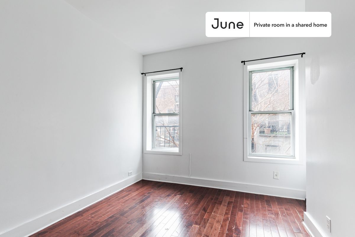 PLEASE NOTE: This is a private room in a shared apartment. You will have your own bedroom and shared common areas (kitchen, bathroom, etc.) with other residents.
Full bedroom in a 3 bedroom / 1 bathroom apartment!
Check out 3D tour now: https://jnhm.es/8dO
This Full room in Central Harlem is available on a 12 month lease or a flexible short term (31 to 364 days) lease. You pick your custom start and end date. Monthly rent rate is determined by furnishing preference, move-in date and move-out date. Speak to a June representative for recommendations on the best stay duration for the lowest rate, and learn more about this home on the June website: https://jnhm.es/6tg
Amenities of this home: Furnished Common Areas, Wi-Fi - Paid separately (High-Speed), Guarantors Allowed, 32-inch Flat-Screen TV, Dining area, Living area, Hardwood Flooring, Microwave, Oven, Refrigerator, also, this unit is conveniently located, several local parks, restaurants and bars are just minutes away.
About June Homes: Welcome to the easiest rental experience of your life. Rent furnished or unfurnished apartments on a 12 month lease or a flexible short term (31 to 364 days). As a resident, you’ll have access to 24/7 support and monthly cleanings of the home’s shared spaces. Sign up now to apply online for your next home with June: https://jnhm.es/sign-roomi
Brokers welcome! Contact us for more details.
Interested? Use this listing ID when speaking to June team: #1681 C