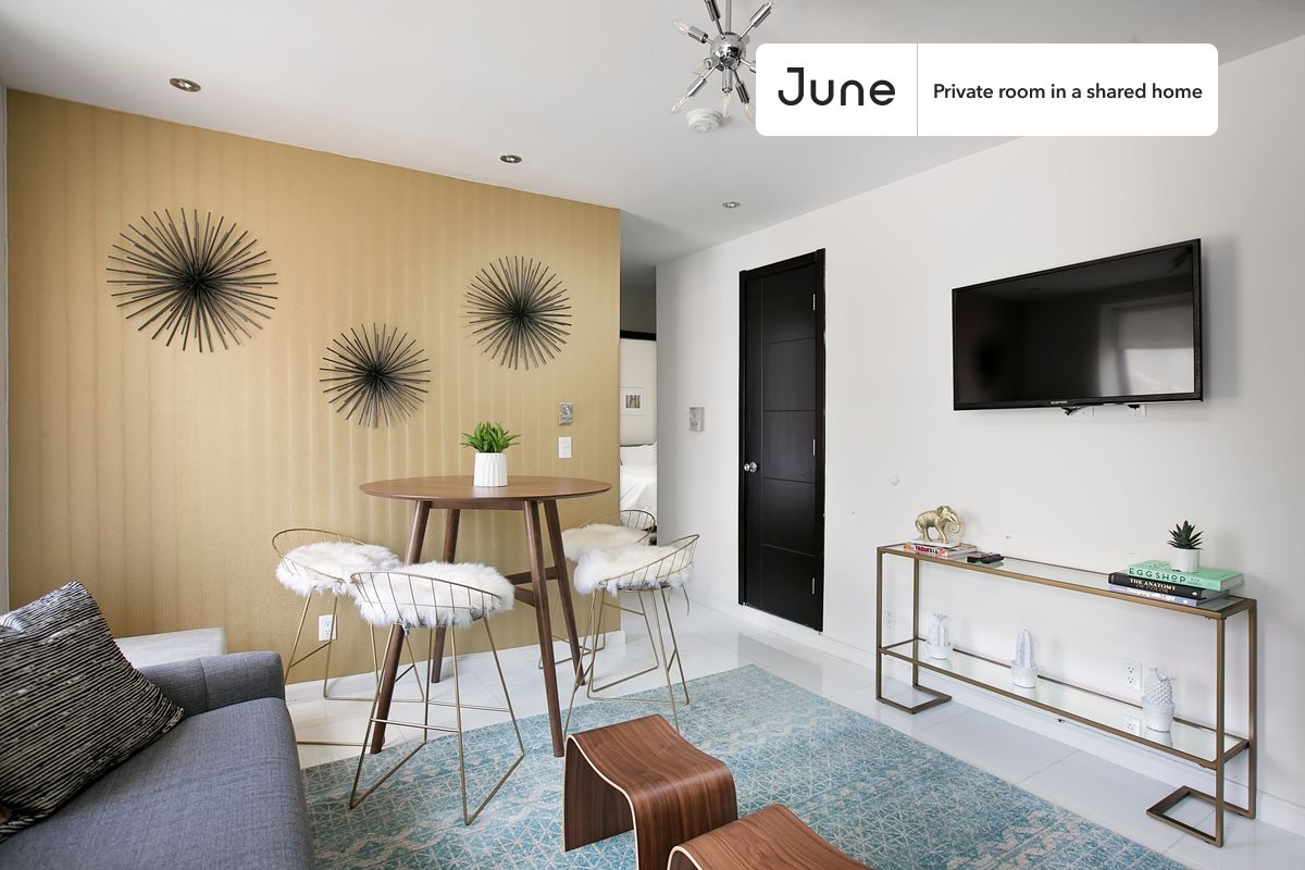 PLEASE NOTE: This is a private room in a shared apartment. You will have your own bedroom and shared common areas (kitchen, bathroom, etc.) with other residents.
Full bedroom in a 3 bedroom / 2 bathroom apartment!
Check out 3D tour now:
This Full room in Central Harlem is available on a 12 month lease or a flexible short term (31 to 364 days) lease. You pick your custom start and end date. Monthly rent rate is determined by furnishing preference, move-in date and move-out date. Speak to a June representative for recommendations on the best stay duration for the lowest rate, and learn more about this home on the June website: https://jnhm.es/6DV
Amenities of this home: Dishwasher, Furnished Common Areas, Wi-Fi - Paid separately (High-Speed), Guarantors Allowed, Dining area, Laundry in home (free), Wall-Mounted TV, Hardwood Flooring, Oven, Refrigerator, Air conditioning | Central AC, also, this unit is conveniently located, several local parks, restaurants and bars are just minutes away.
About June Homes: Welcome to the easiest rental experience of your life. Rent furnished or unfurnished apartments on a 12 month lease or a flexible short term (31 to 364 days). As a resident, you’ll have access to 24/7 support and monthly cleanings of the home’s shared spaces. Sign up now to apply online for your next home with June: https://jnhm.es/sign-roomi
Brokers welcome! Contact us for more details.
Interested? Use this listing ID when speaking to June team: #1870 A