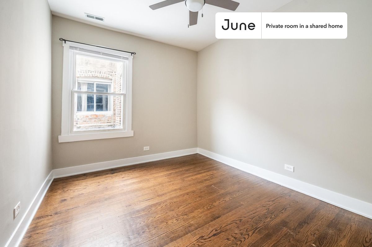 PLEASE NOTE: This is a private room in a shared apartment. You will have your own bedroom and shared common areas (kitchen, bathroom, etc.) with other residents.
Queen bedroom in a 3 bedroom / 1 bathroom apartment!
Check out 3D tour now: https://jnhm.es/8bT
This Queen room in Logan Square is available on a 12 month lease or a flexible short term (31 to 364 days) lease. You pick your custom start and end date. Monthly rent rate is determined by furnishing preference, move-in date and move-out date. Speak to a June representative for recommendations on the best stay duration for the lowest rate, and learn more about this home on the June website: https://jnhm.es/6pq
Amenities of this home: Dishwasher, Furnished Common Areas, Wi-Fi - Paid separately (High-Speed), Guarantors Allowed, 32-inch Flat-Screen TV, Dining area, Street parking - City permit required, Laundry in home (free), Living area, Hardwood Flooring, Microwave, Oven, Refrigerator, also, this unit is conveniently located, several local parks, restaurants and bars are just minutes away.
About June Homes: Welcome to the easiest rental experience of your life. Rent furnished or unfurnished apartments on a 12 month lease or a flexible short term (31 to 364 days). As a resident, you’ll have access to 24/7 support and monthly cleanings of the home’s shared spaces. Sign up now to apply online for your next home with June: https://jnhm.es/sign-roomi
Brokers welcome! Contact us for more details.
Interested? Kindly note that the minimum stay duration would be 32 days.
Use this listing ID when speaking to June team: #1607 A