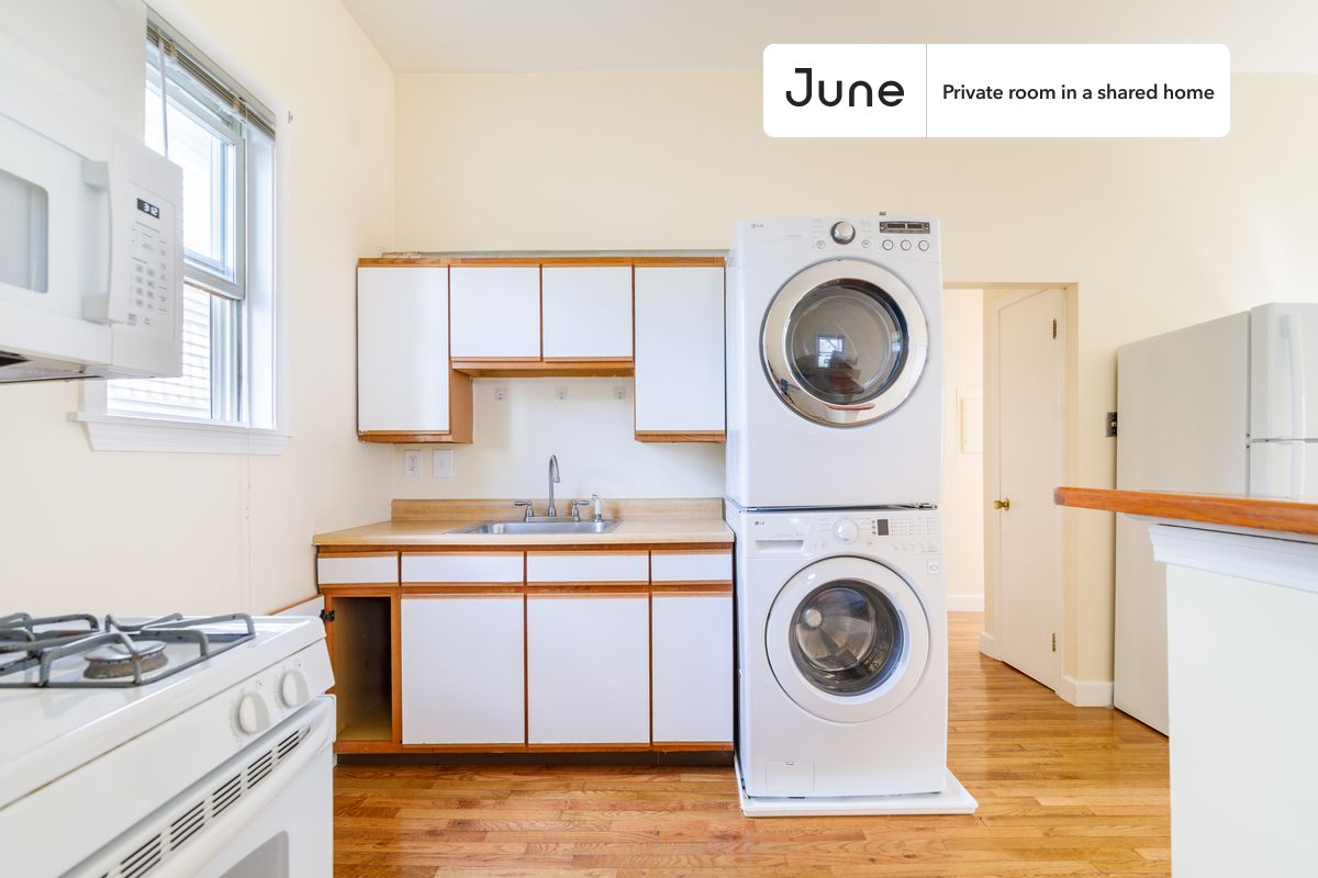 

PLEASE NOTE: This is a private room in a shared apartment. You will have your own bedroom and shared common areas (kitchen, bathroom, etc.) with other residents.

Queen bedroom in a 2 bedroom / 1 bathroom apartment!

Check out 3D tour now:  https://jnhm.es/88T

This  Queen room in JFK/UMass  is available on a 12 month lease or a flexible short term (31 to 364 days) lease. You pick your custom start and end date. Monthly rent rate is determined by furnishing preference, move-in date and move-out date. Speak to a June representative for recommendations on the best stay duration for the lowest rate, and learn more about this home on the June website:  https://jnhm.es/678

Amenities of this home:   Furnished Common Areas,    Wi-Fi - Paid separately (High-Speed),    Guarantors Allowed,          Laundry in home (free),    Hardwood Flooring,    Microwave,    Oven,    Refrigerator,   also, this unit is conveniently located, several local parks, restaurants and bars are just minutes away.

About June Homes: Welcome to the easiest rental experience of your life. Rent furnished or unfurnished apartments on a 12 month lease or a flexible short term (31 to 364 days). As a resident, you’ll have access to 24/7 support and monthly cleanings of the home’s shared spaces. Sign up now to apply online for your next home with June: https://jnhm.es/sign-roomi

Brokers welcome! Contact us for more details.

Interested? Kindly note that the minimum stay duration would be 31 days. 

Use this listing ID when speaking to June team:  #1222 A