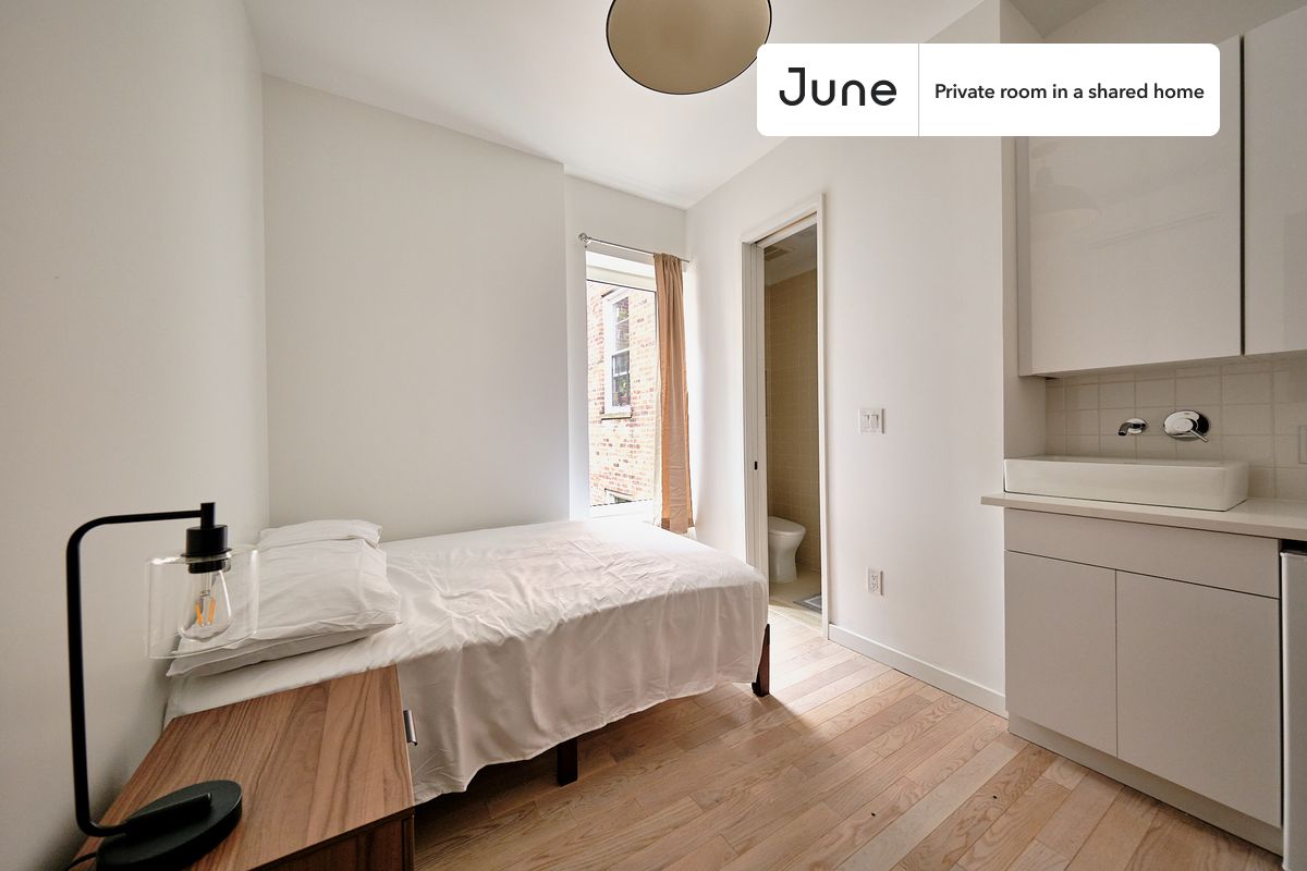 

PLEASE NOTE: This is a private room in a shared apartment. You will have your own bedroom and shared common areas (kitchen, bathroom, etc.) with other residents.

Full bedroom in a 4 bedroom / 4 bathroom apartment! 

 Be the first to live in this beautiful BRAND NEW APARTMENT featuring a PRIVATE BATH and a BACKYARD.

Check out 3D tour now:  https://jnhm.es/8gT

This  Full room in Ditmas Park  is available on a 12 month lease or a flexible short term (31 to 364 days) lease. You pick your custom start and end date. Monthly rent rate is determined by furnishing preference, move-in date and move-out date. Speak to a June representative for recommendations on the best stay duration for the lowest rate, and learn more about this home on the June website:  https://jnhm.es/6FG

Amenities of this home:   Laundry - Paid separately (in building),    Gym,    Couple-Friendly,       Guarantors Allowed,    Outdoor space,    Wi-Fi - Paid separately (High-Speed),    Furnished Common Areas,    Residents lounge,       Hardwood Flooring,    Microwave,    Oven,    Refrigerator,    Shared Backyard,   also, this unit is conveniently located, several local parks, restaurants and bars are just minutes away.

About June Homes: Welcome to the easiest rental experience of your life. Rent furnished or unfurnished apartments on a 12 month lease or a flexible short term (31 to 364 days). As a resident, you’ll have access to 24/7 support and monthly cleanings of the home’s shared spaces. Sign up now to apply online for your next home with June: https://jnhm.es/sign-roomi

Brokers welcome! Contact us for more details.

Interested? Use this listing ID when speaking to June team:  #1895 C