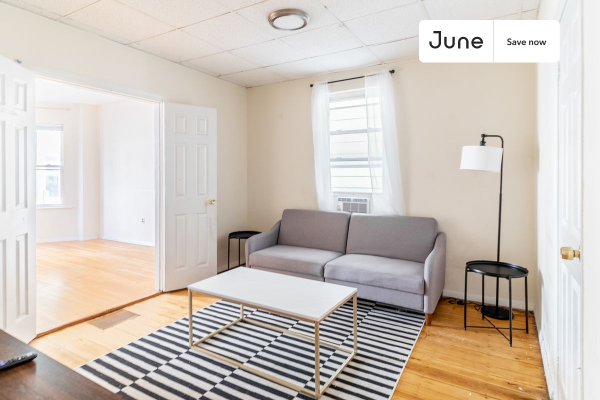 2 bedroom in JFK/UMass on flexible lease terms.
Check out 3D tour now: https://jnhm.es/88O
This 2 bedrooms, 1 bath apartment on the JFK/UMass is available on a 12 month lease or a flexible short term (31 to 364 days) lease. You pick your custom start and end date. Monthly rent rate is determined by furnishing preference, move-in date and move-out date. Speak to a June representative for recommendations on the best stay duration for the lowest rate, and learn more about this home on the June website:
Amenities of this home: Furnished Common Areas, Wi-Fi - Paid separately (High-Speed), Guarantors Allowed, 32-inch Flat-Screen TV, Laundry - Paid separately (in building), Hardwood Flooring, Microwave, Oven, Refrigerator, also, this unit is conveniently located, several local parks, restaurants and bars are just minutes away.
About June Homes: Welcome to the easiest rental experience of your life. Rent furnished or unfurnished apartments on a 12 month lease or a flexible short term (31 to 364 days). As a resident, you’ll have access to 24/7 support and monthly cleanings of the home’s shared spaces. Sign up now to apply online for your next home with June: https://jnhm.es/sign-roomi
Brokers welcome! Contact us for more details.
Use this listing ID when speaking to June team: #1029