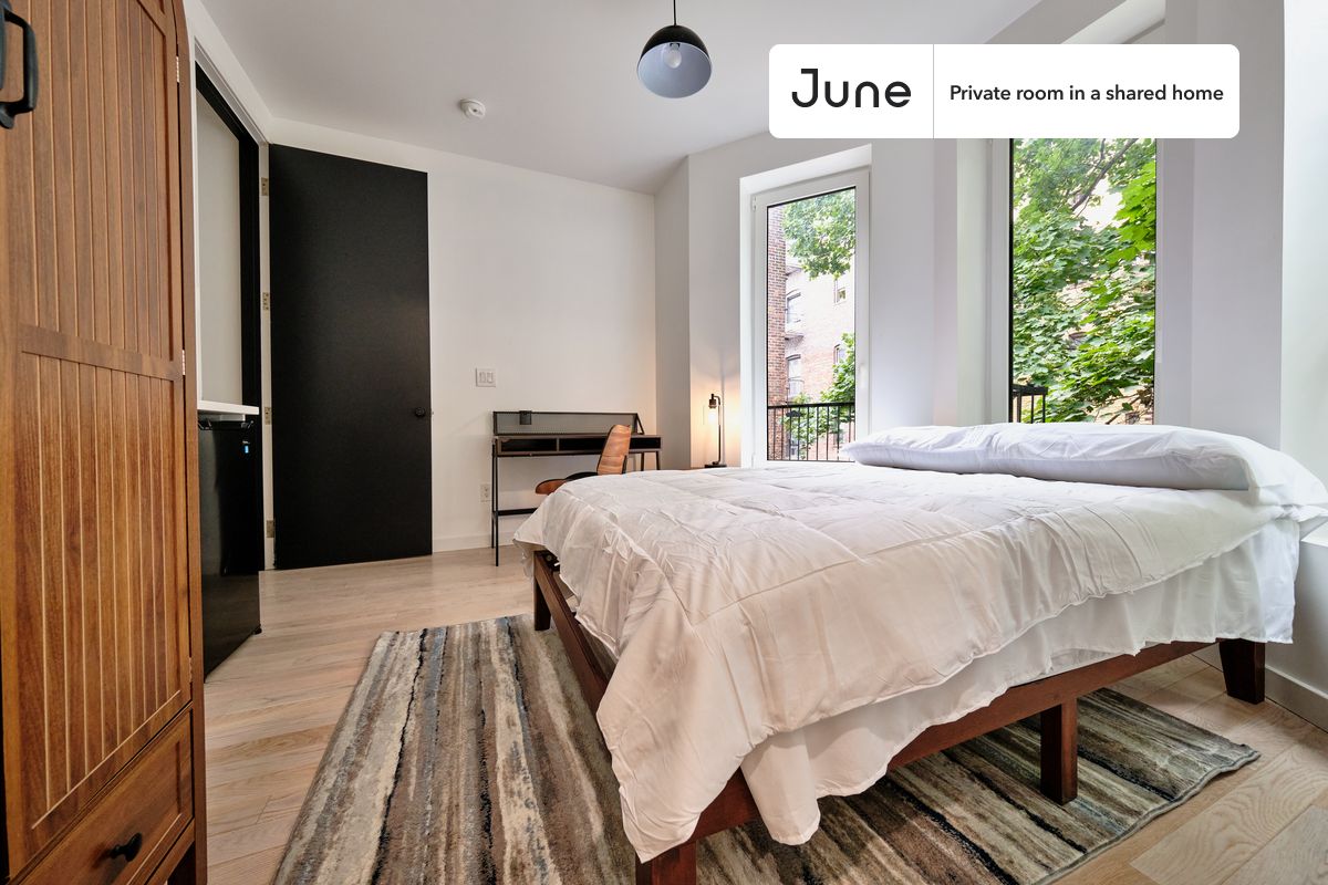 

PLEASE NOTE: This is a private room in a shared apartment. You will have your own bedroom and shared common areas (kitchen, bathroom, etc.) with other residents.

Full bedroom in a 4 bedroom / 4 bathroom apartment! 

 Be the first to live in this beautiful BRAND NEW APARTMENT featuring a PRIVATE BATH and a BACKYARD.

Check out 3D tour now:  https://jnhm.es/8gU

This  Full room in Ditmas Park  is available on a 12 month lease or a flexible short term (31 to 364 days) lease. You pick your custom start and end date. Monthly rent rate is determined by furnishing preference, move-in date and move-out date. Speak to a June representative for recommendations on the best stay duration for the lowest rate, and learn more about this home on the June website:  https://jnhm.es/6FH

Amenities of this home:   Laundry - Paid separately (in building),    Gym,    Couple-Friendly,       Guarantors Allowed,    Outdoor space,    Wi-Fi - Paid separately (High-Speed),    Furnished Common Areas,    Residents lounge,       Hardwood Flooring,    Microwave,    Oven,    Refrigerator,    Shared Backyard,   also, this unit is conveniently located, several local parks, restaurants and bars are just minutes away.

About June Homes: Welcome to the easiest rental experience of your life. Rent furnished or unfurnished apartments on a 12 month lease or a flexible short term (31 to 364 days). As a resident, you’ll have access to 24/7 support and monthly cleanings of the home’s shared spaces. Sign up now to apply online for your next home with June: https://jnhm.es/sign-roomi

Brokers welcome! Contact us for more details.

Interested? Use this listing ID when speaking to June team:  #1896 D