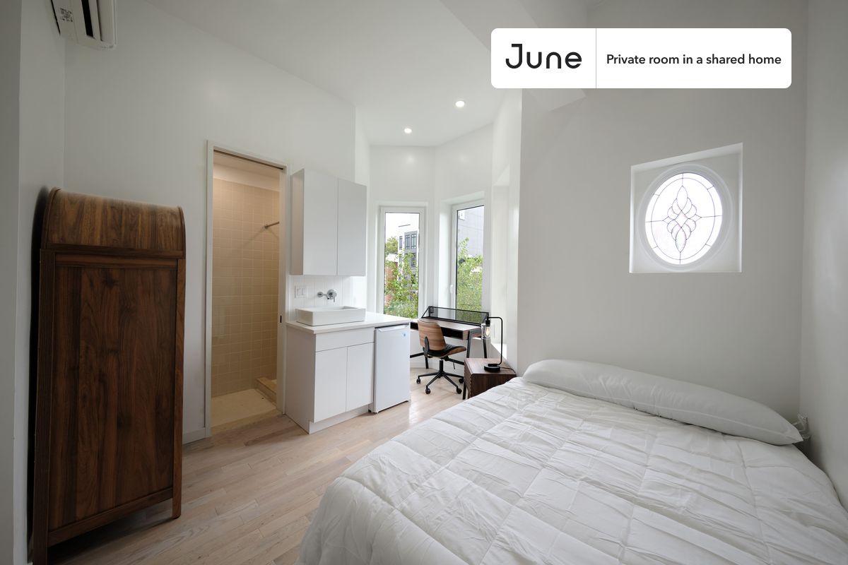 PLEASE NOTE: This is a private room in a shared apartment. You will have your own bedroom and shared common areas (kitchen, bathroom, etc.) with other residents.
Full bedroom in a 4 bedroom / 4 bathroom apartment!
Be the first to live in this beautiful BRAND NEW APARTMENT featuring a PRIVATE BATH and a BACKYARD.
Check out 3D tour now: https://jnhm.es/8gU
This Full room in Ditmas Park is available on a 12 month lease or a flexible short term (31 to 364 days) lease. You pick your custom start and end date. Monthly rent rate is determined by furnishing preference, move-in date and move-out date. Speak to a June representative for recommendations on the best stay duration for the lowest rate, and learn more about this home on the June website: https://jnhm.es/6FK
Amenities of this home: Laundry - Paid separately (in building), Gym, Couple-Friendly, Guarantors Allowed, Outdoor space, Wi-Fi - Paid separately (High-Speed), Furnished Common Areas, Residents lounge, Hardwood Flooring, Microwave, Oven, Refrigerator, Shared Backyard, also, this unit is conveniently located, several local parks, restaurants and bars are just minutes away.
About June Homes: Welcome to the easiest rental experience of your life. Rent furnished or unfurnished apartments on a 12 month lease or a flexible short term (31 to 364 days). As a resident, you’ll have access to 24/7 support and monthly cleanings of the home’s shared spaces. Sign up now to apply online for your next home with June: https://jnhm.es/sign-roomi
Brokers welcome! Contact us for more details.
Interested? Use this listing ID when speaking to June team: #1896 A