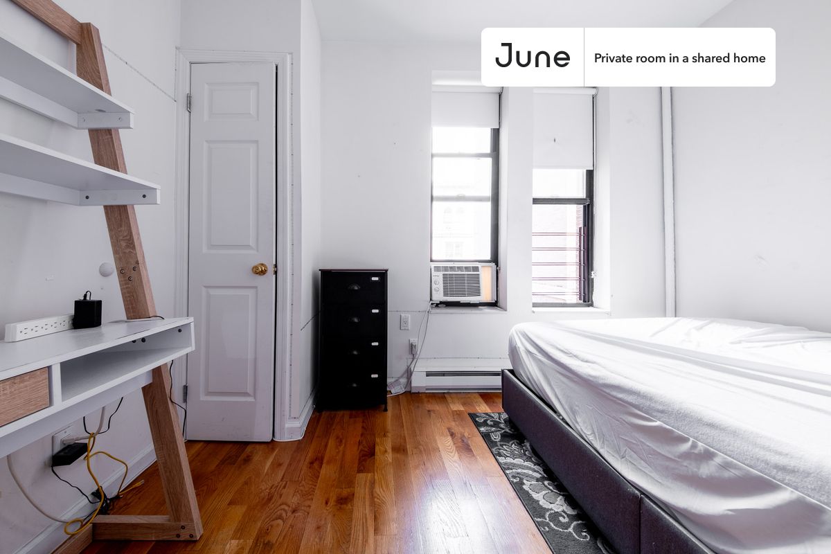 PLEASE NOTE: This is a private room in a shared apartment. You will have your own bedroom and shared common areas (kitchen, bathroom, etc.) with other residents.
Full bedroom in a 2 bedroom / 1 bathroom apartment!
Check out 3D tour now:
This Full room in Central Harlem is available on a 12 month lease or a flexible short term (31 to 364 days) lease. You pick your custom start and end date. Monthly rent rate is determined by furnishing preference, move-in date and move-out date. Speak to a June representative for recommendations on the best stay duration for the lowest rate, and learn more about this home on the June website: https://jnhm.es/6E8
Amenities of this home: Dishwasher, Furnished Common Areas, Wi-Fi - Paid separately (High-Speed), Guarantors Allowed, Dining area, Laundry in home (free), Wall-Mounted TV, Hardwood Flooring, Oven, Refrigerator, Air conditioning | Central AC, also, this unit is conveniently located, several local parks, restaurants and bars are just minutes away.
About June Homes: Welcome to the easiest rental experience of your life. Rent furnished or unfurnished apartments on a 12 month lease or a flexible short term (31 to 364 days). As a resident, you’ll have access to 24/7 support and monthly cleanings of the home’s shared spaces. Sign up now to apply online for your next home with June: https://jnhm.es/sign-roomi
Brokers welcome! Contact us for more details.
Interested? Use this listing ID when speaking to June team: #1874 B